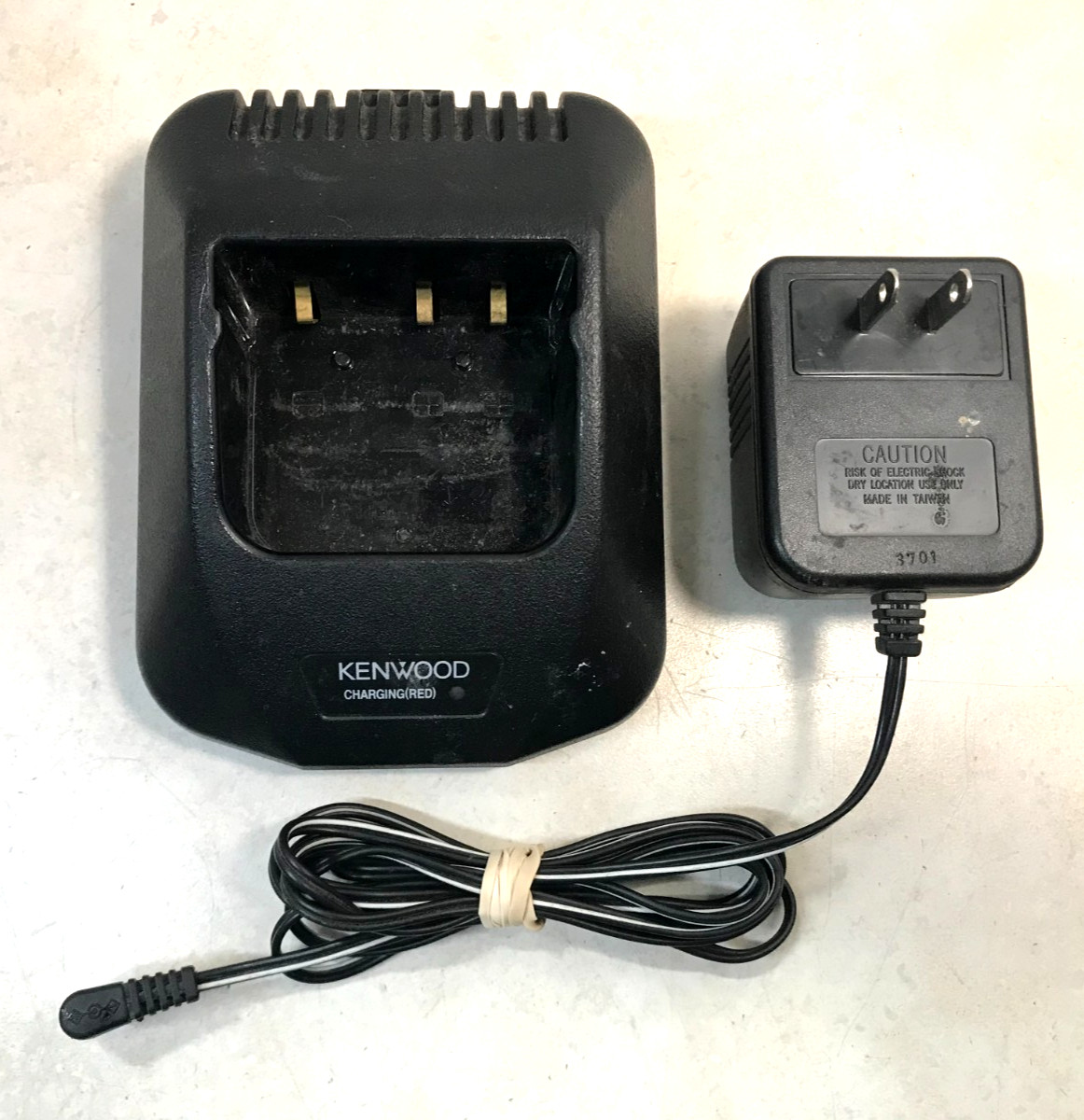 Kenwood TK-272G-1 VHF Radio 150-174 MHz 32 Channels with Charger