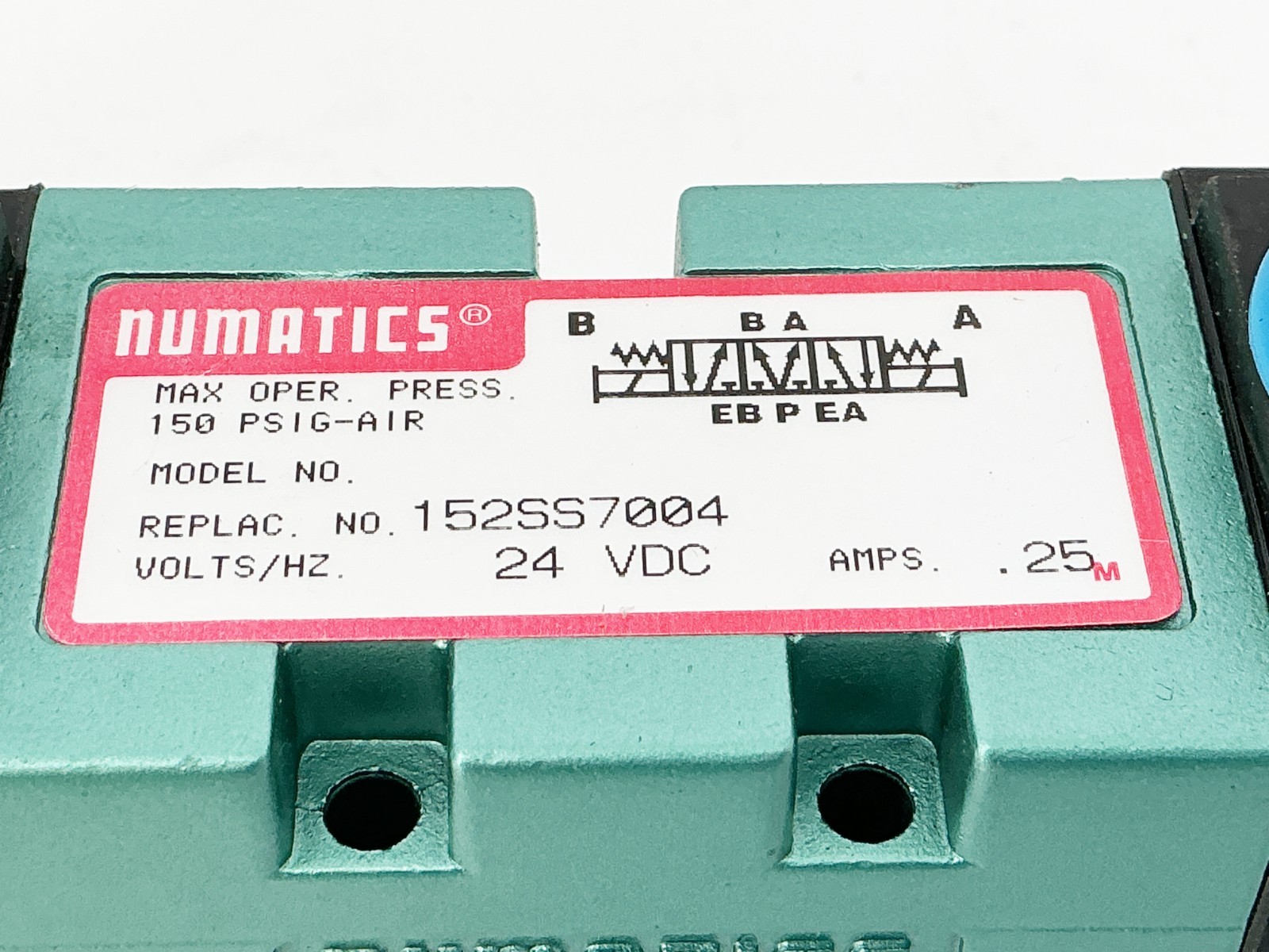 New Numatics 152SSS7004 Solenoid Valve 24VDC .25A