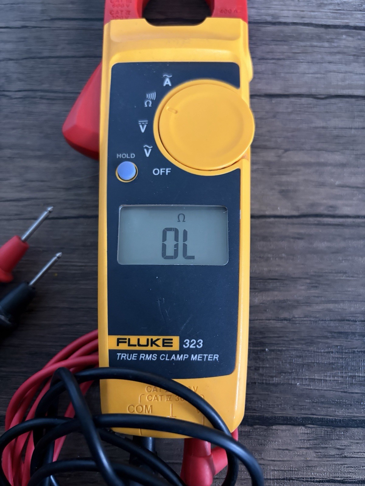 Fluke 323 true rms clamp multimeter with leads. Tested and working
