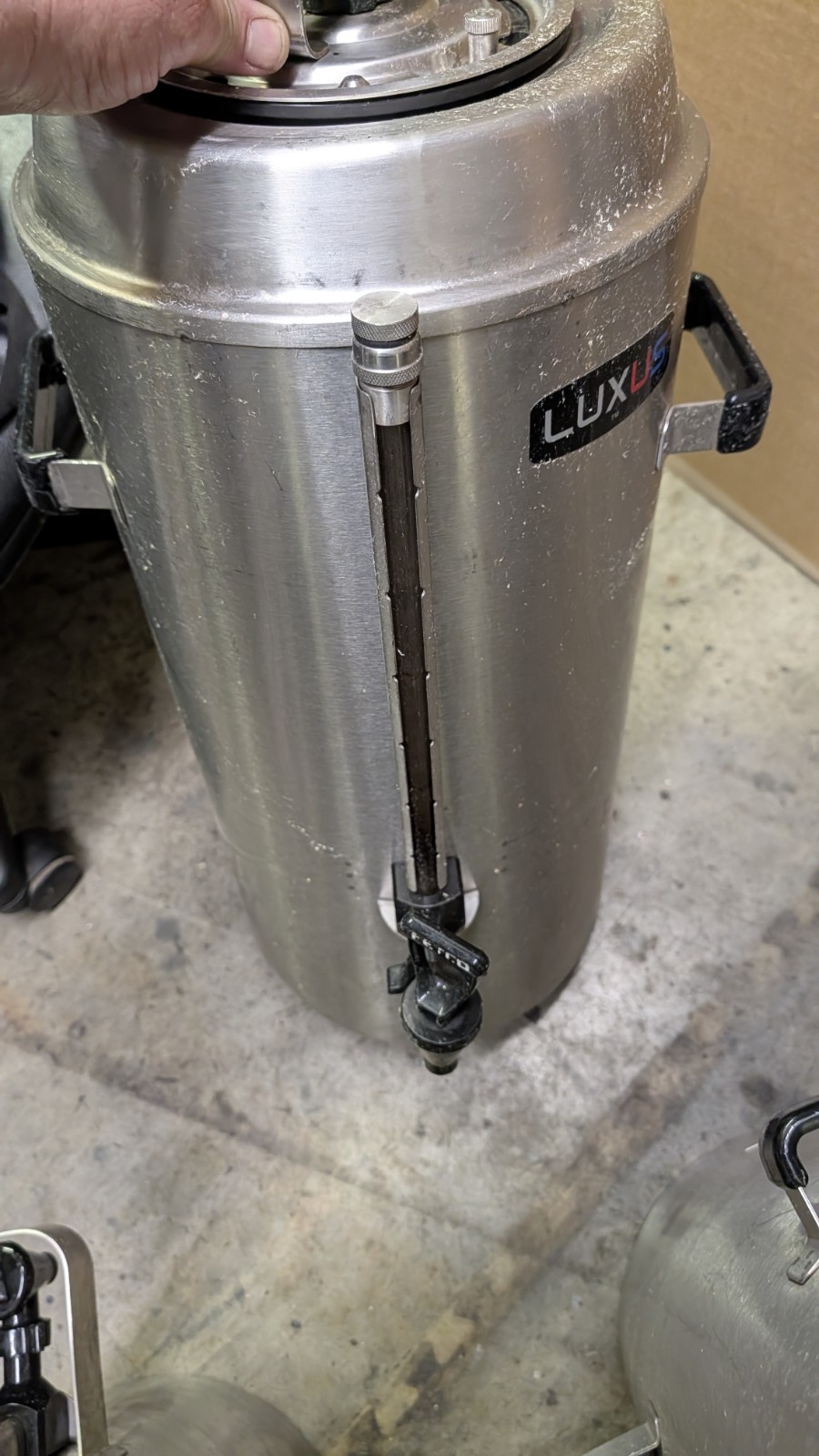 Fetco TPD-30 Luxus 3 Gal Coffee Dispenser. Free Shipping for Most!!