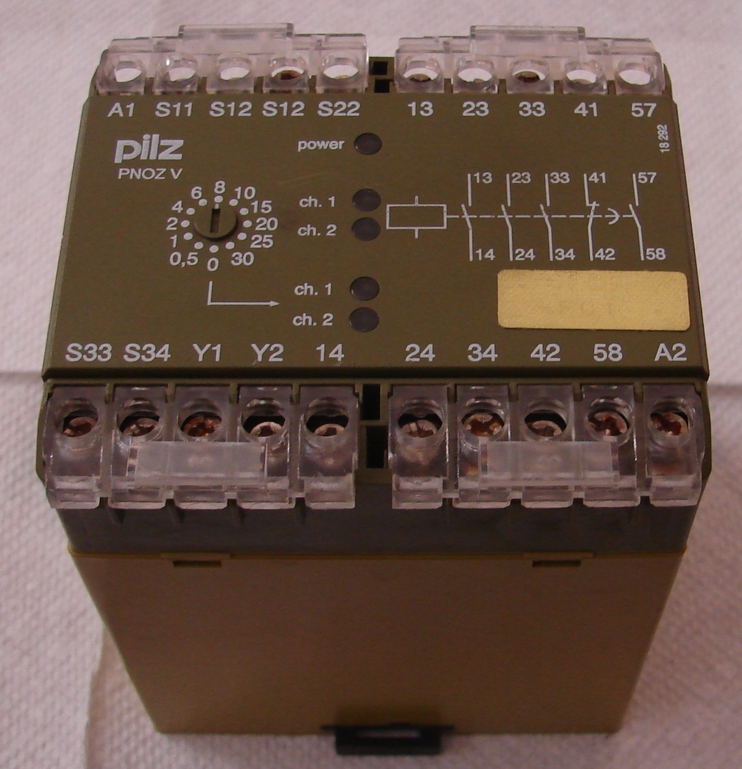 PILZ PNOZV 30/24VDC 474790 Safety relay