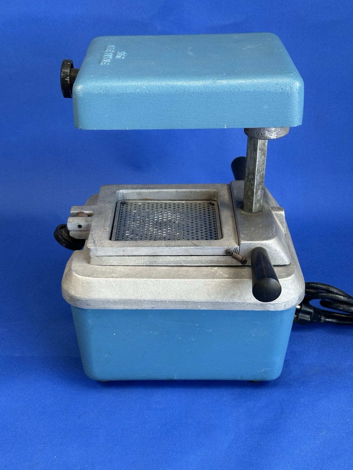 KEYSTONE Dental SINGLE CHAMBERED VACUUM FORMER 600 WATT