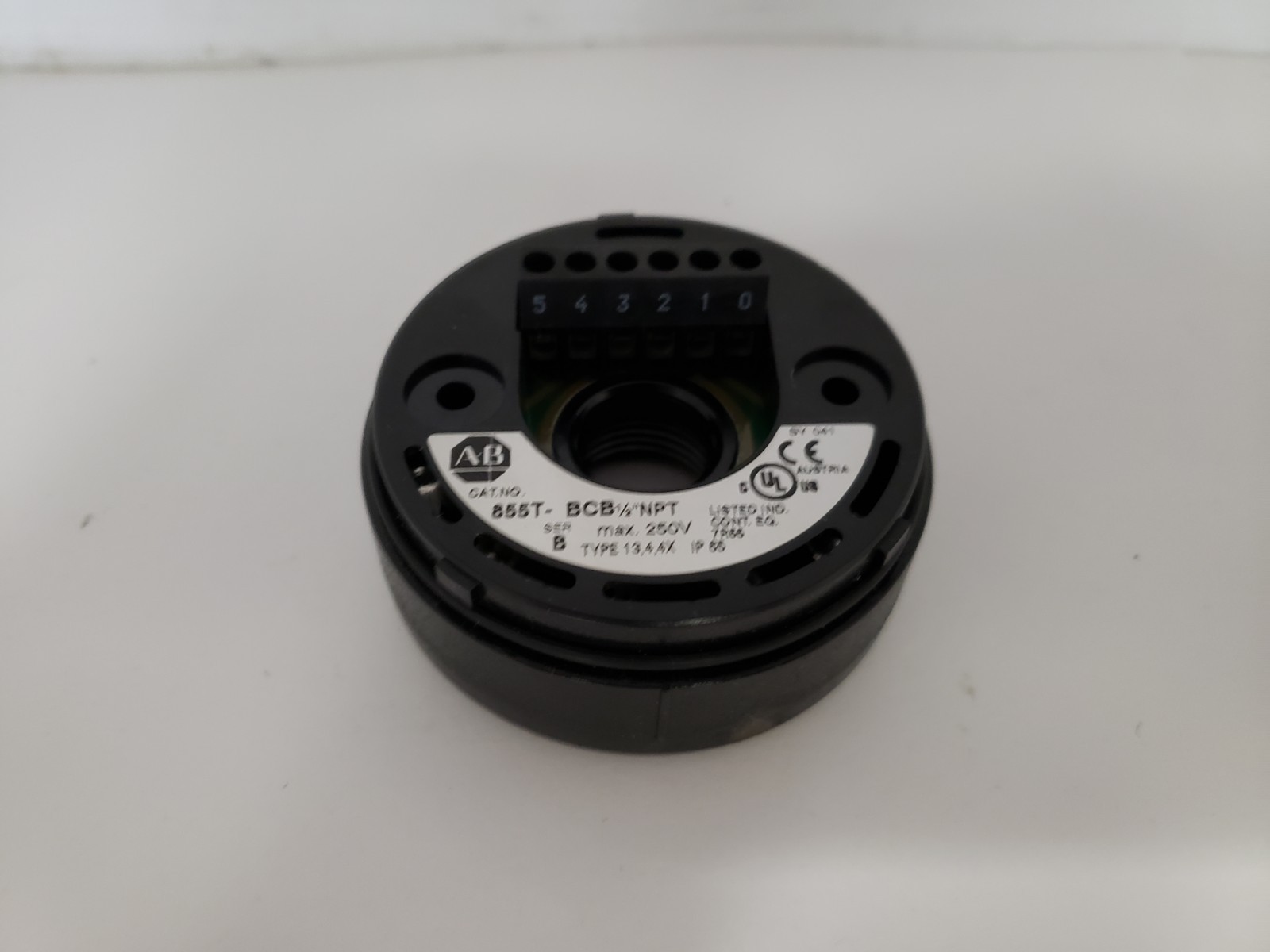 ALLEN BRADLEY 855-BCBC STACK LIGHT SURFACE MOUNT BASE SERIES B