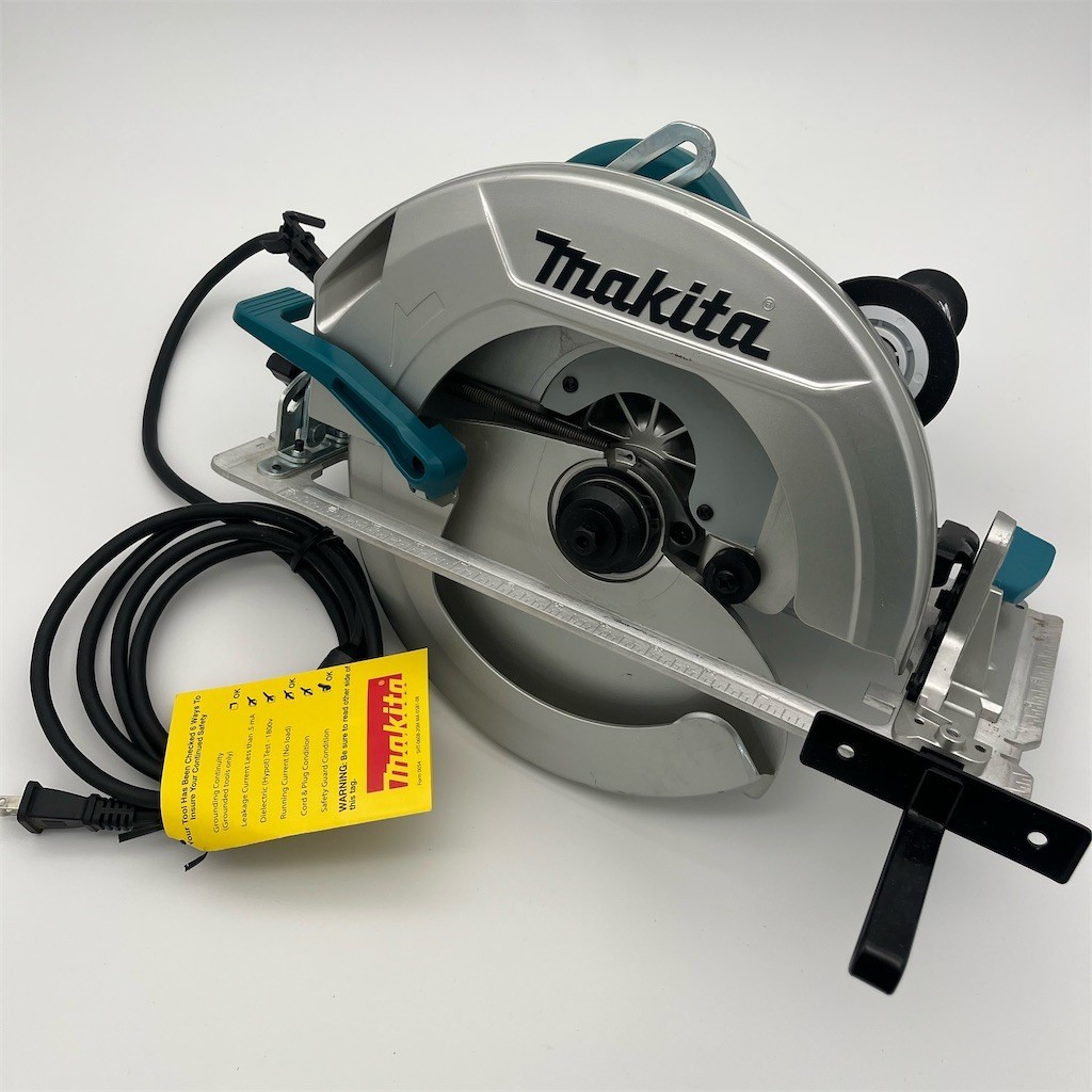 Makita 10-1/4 in Corded Circular Saw 120V 15A 4300 RPM w/ Rip Fence Refurb