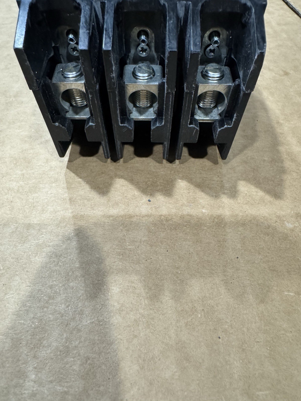 NEW ABB / GE TEY330 30Amp 3-Pole 480/277VAC Bolt-On Circuit Breaker