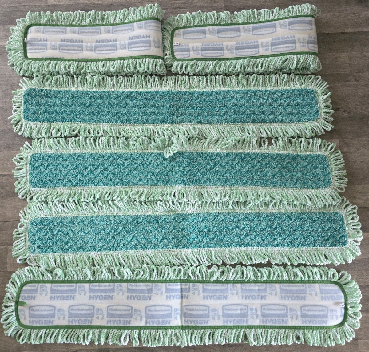 Rubbermaid Hygen Q438 Microfiber Wet/Dry Mop Pad 31-40in Green Pocket Washable