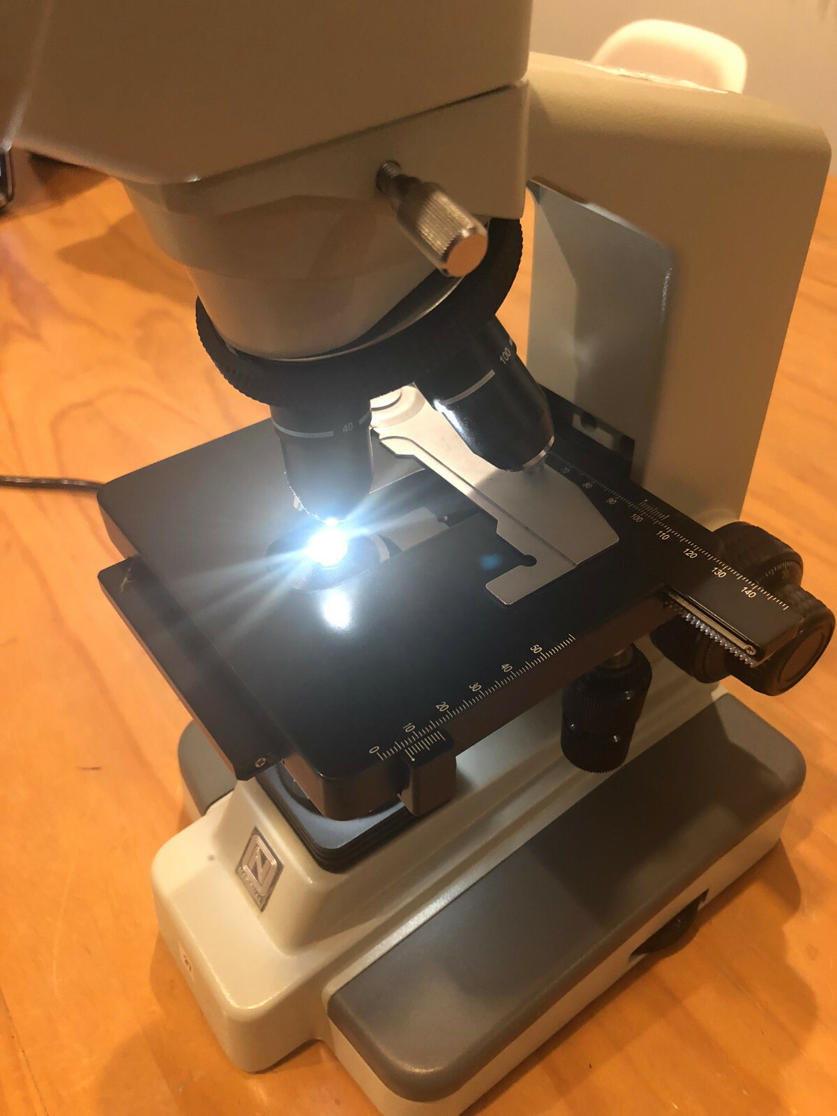 National B2-220 Binocular Microscope – 10x ocular – 4x 10x 40x 100x Objective