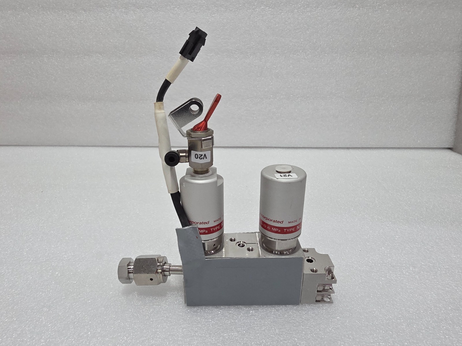 FUJIKIN Diaphragm Valve C.NO 477945 (678-088006-001) (As-Is)
