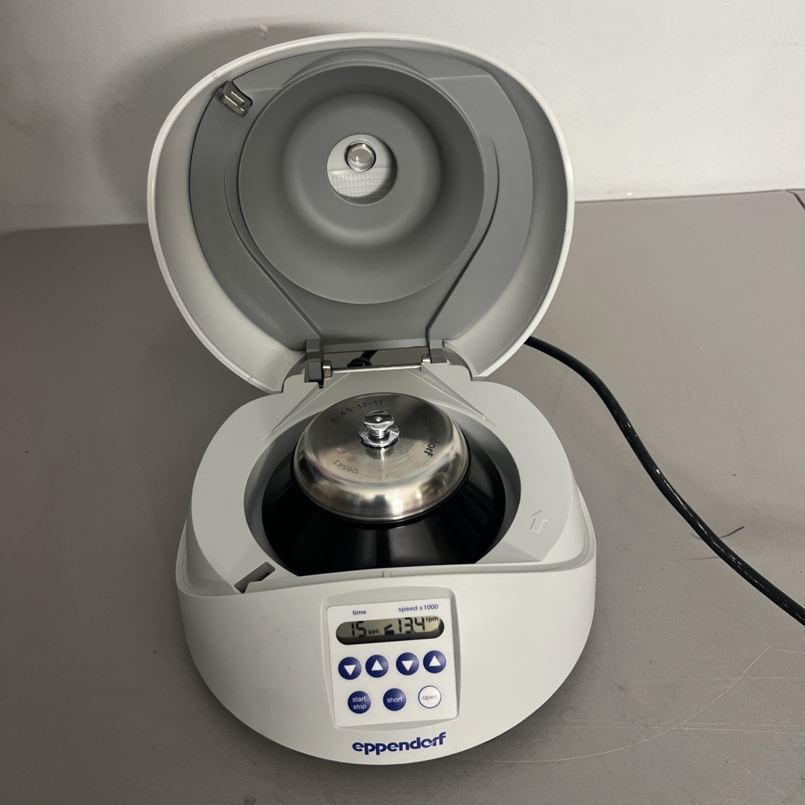 Eppendorf MiniSpin 5452 Microcentrifuge + F45-18-11 Rotor- Tested Working