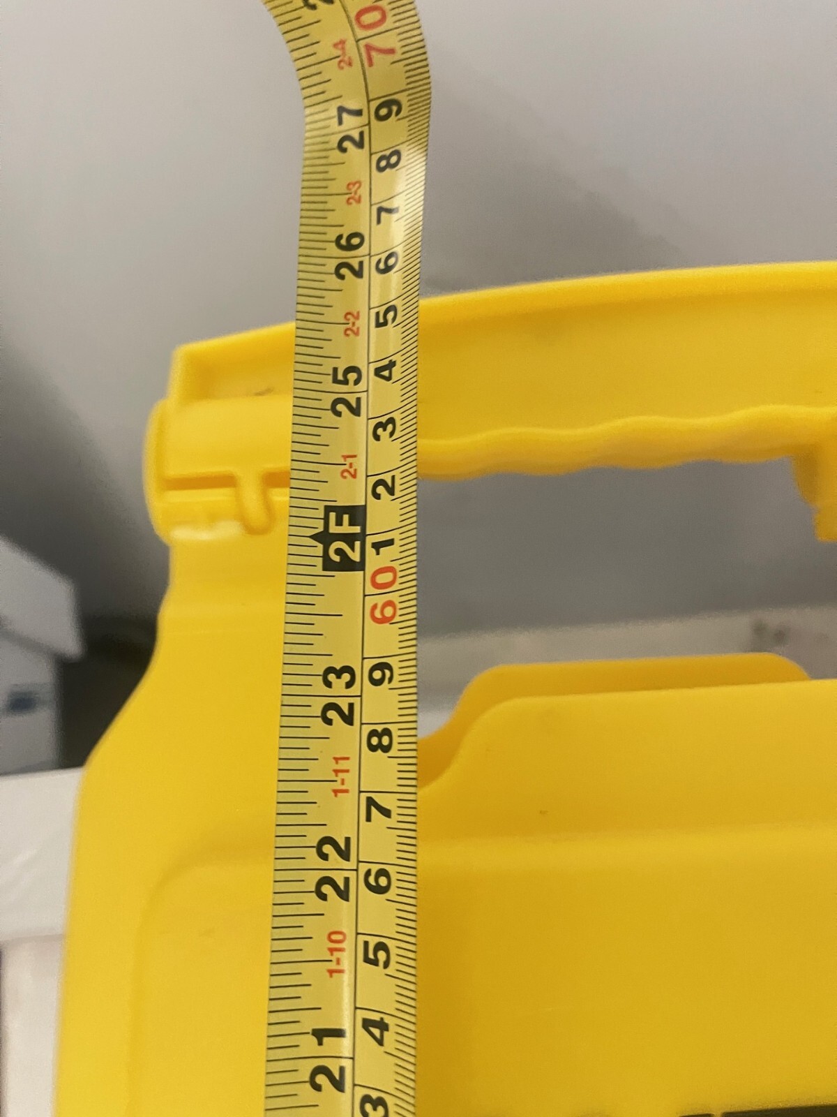 RUBBERMAID CAUTION WET FLOOR YELLOW 2 SIDED FOLDING SIGN (611277YEL)(DR)