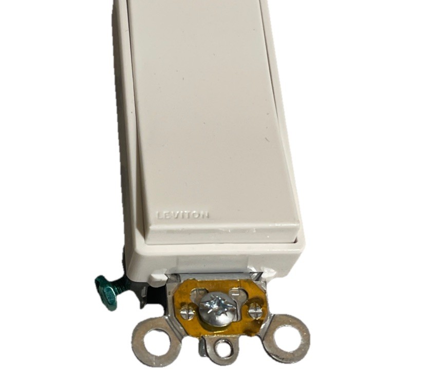 Leviton 4-Way 20A 120/277V Decorator Rocker Quiet Switch Self-Grounding 5624-2W