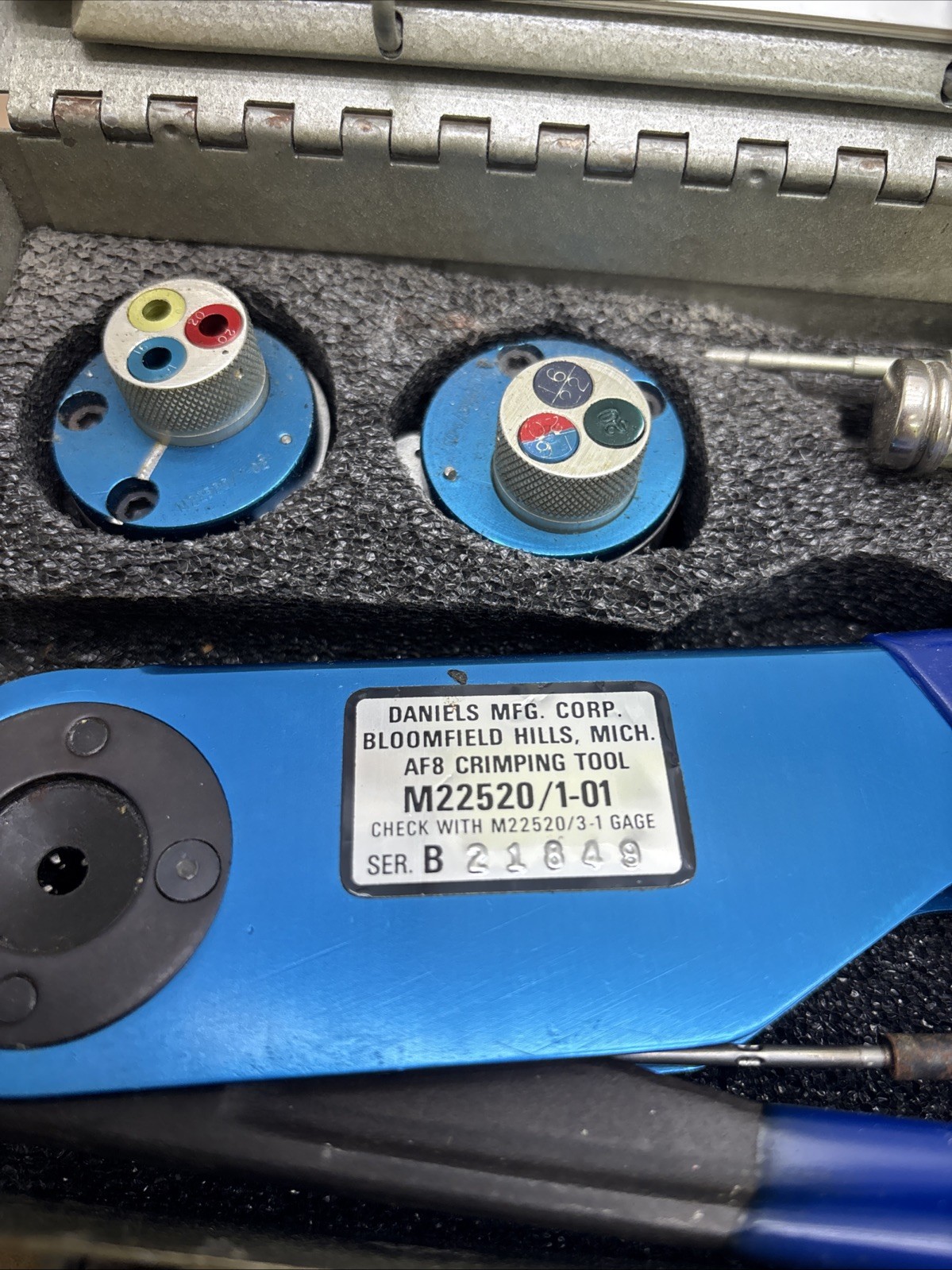 Pre Owned DMC M83507/11-01 Tool Kit for MIL-C-22520/1 Crimping Tool & Turrets.