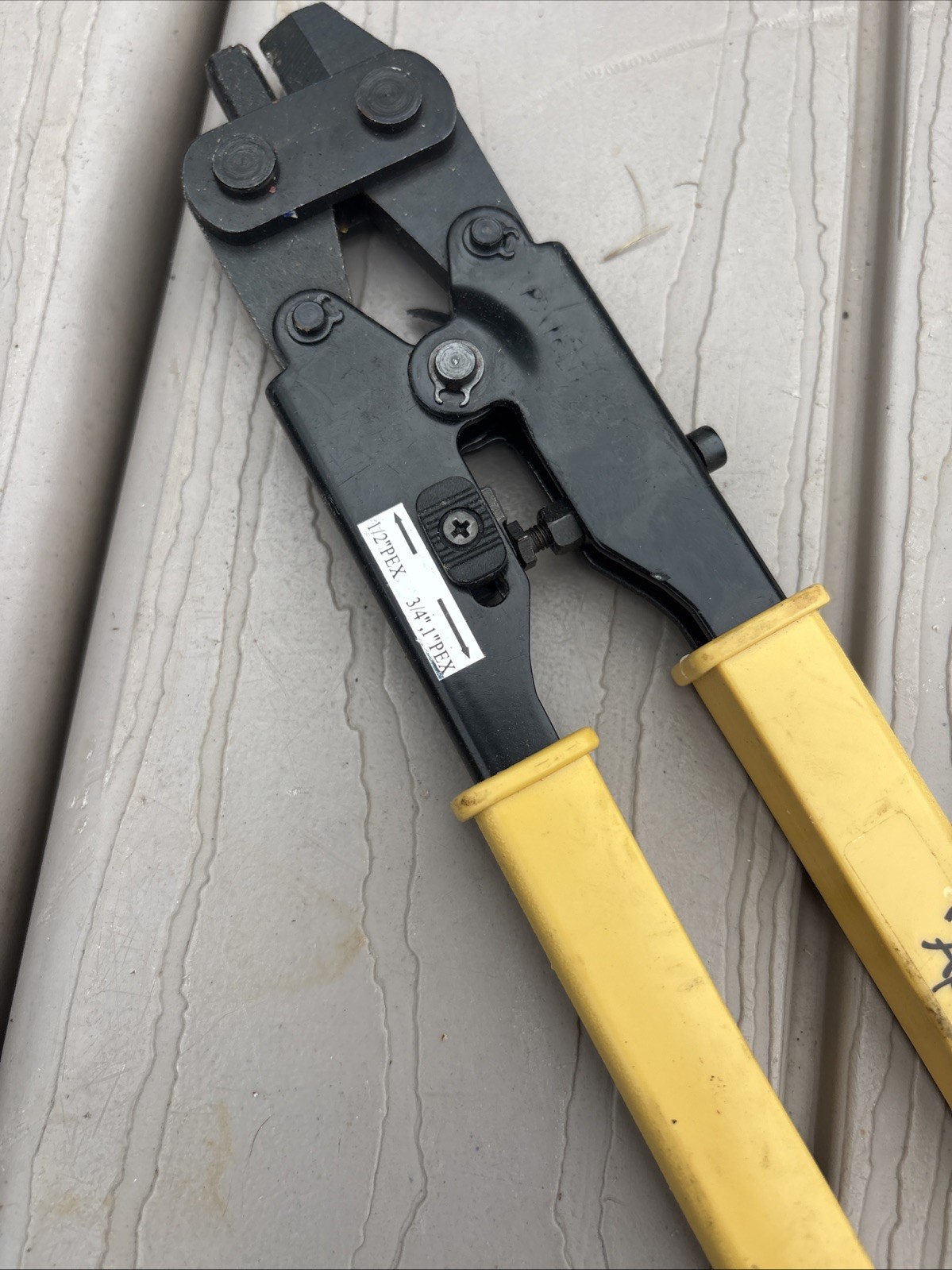 Apollo PEX Clamp Tool 3/8 in. and 3/4 in. & 1/2 To 3/4 Crimp Sleeve Combo Tool