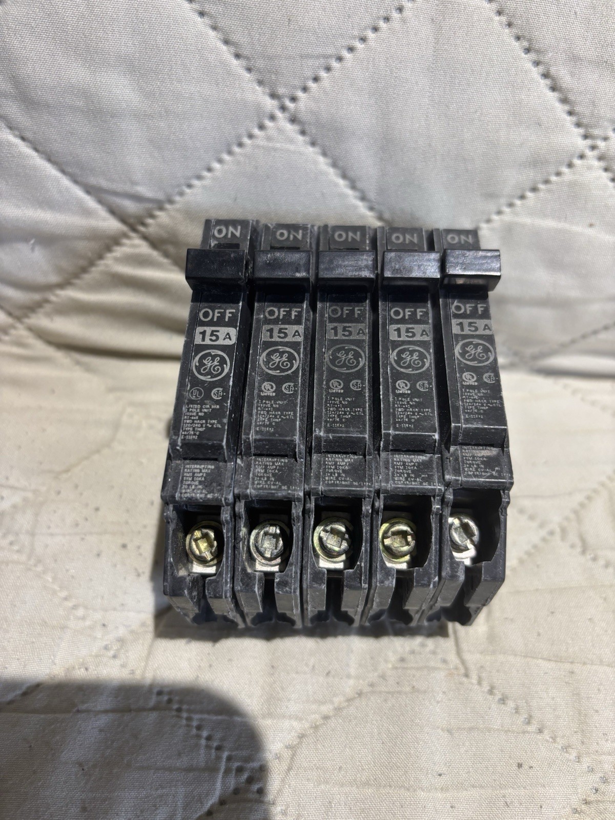 LOT OF 5 NEW GE THQP115 1P 15A 120/240VAC Plug On Circuit Breakers SHIPS FREE