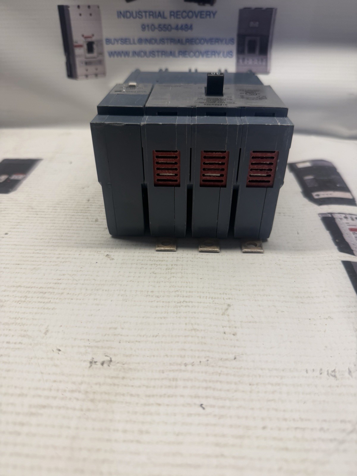 NEW NO BOX SIEMENS B330GFHH CIRCUIT BREAKER 3P 30A 208V W/ GFI 65kA RATED