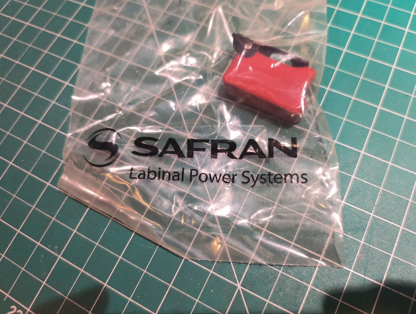 SAFRAN LABINAL 8496K2 MS25223-2 3 Pos Center Return Toggle Switch Guard MIL SPEC