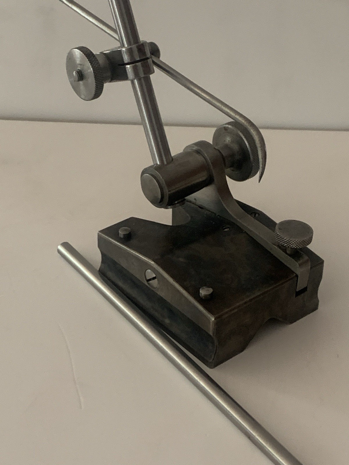 Starrett No. 257 Surface Gage w/ 12”Spindle Scriber, Extension Rod Starrett Snug