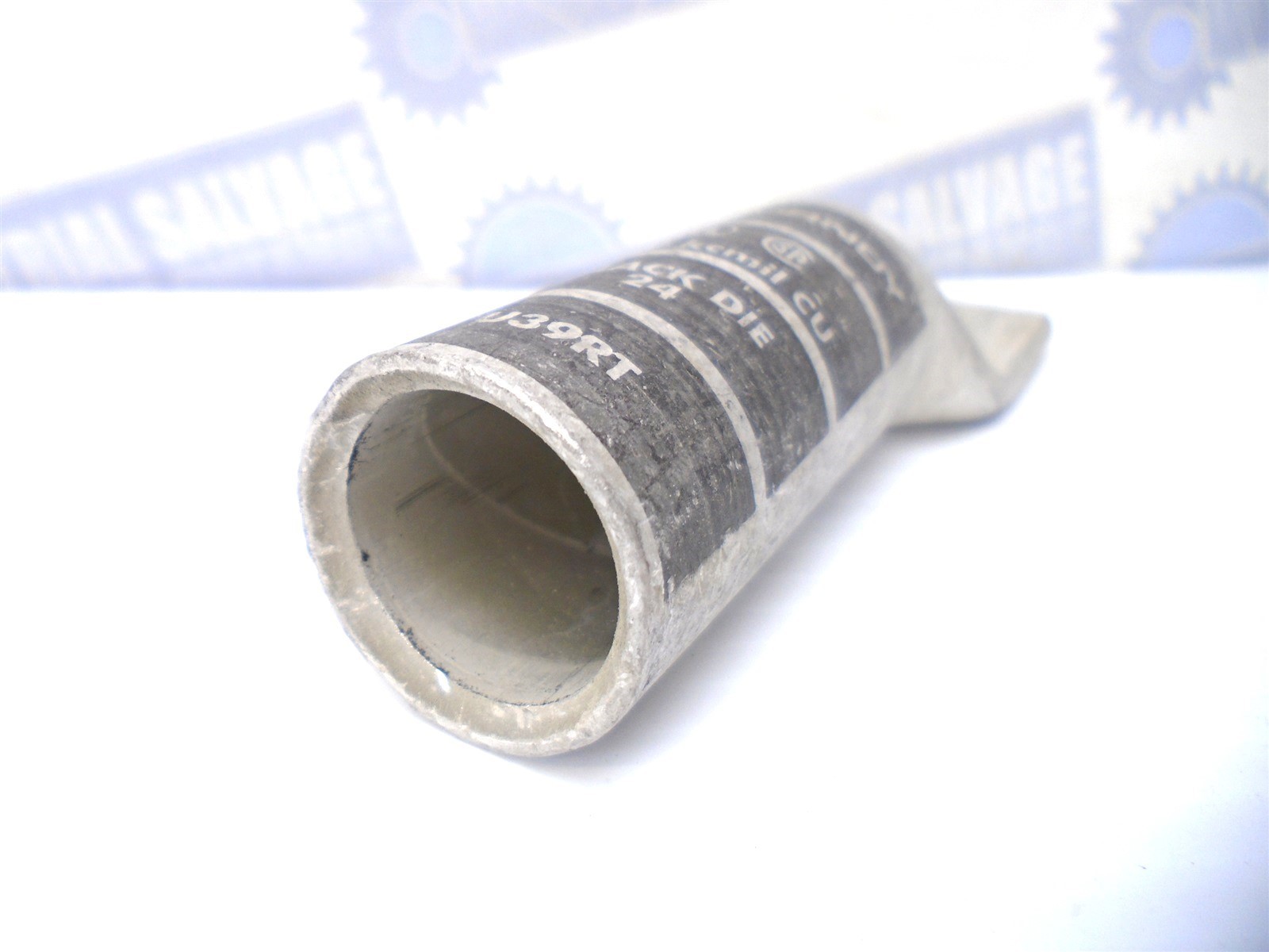 BURNDY – YA39N – COMPRESSION HYLUG -750kcmil LONG BARREL 600V 35kA Tin Over CU