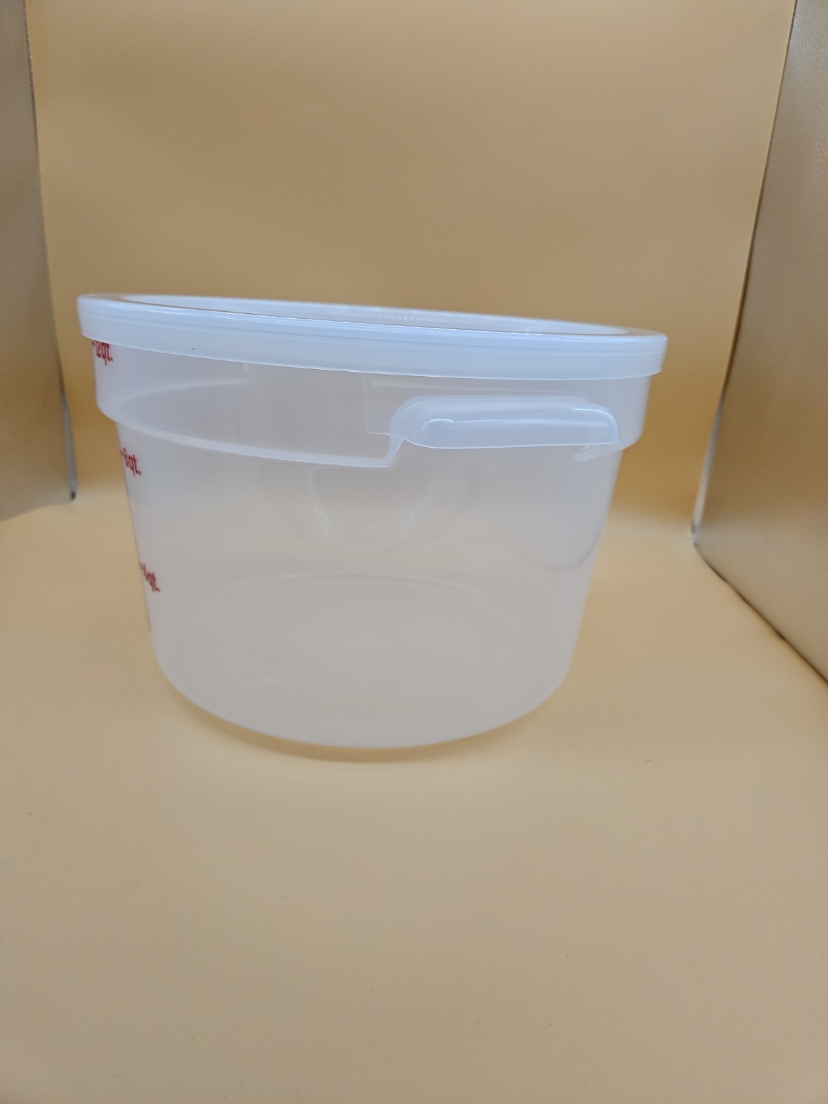 12 qt Cambro Round Food Storage Container Translucent Polypropylene NSF 8” Depth
