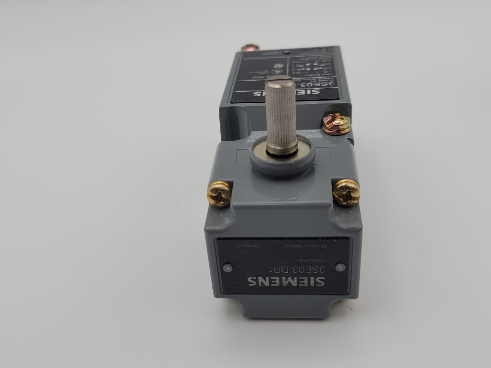 Siemens 3SE03-BR1 Limit Switch Side Rotary Plug-In Mount 2NO/2NC 6 Amp 120VAC