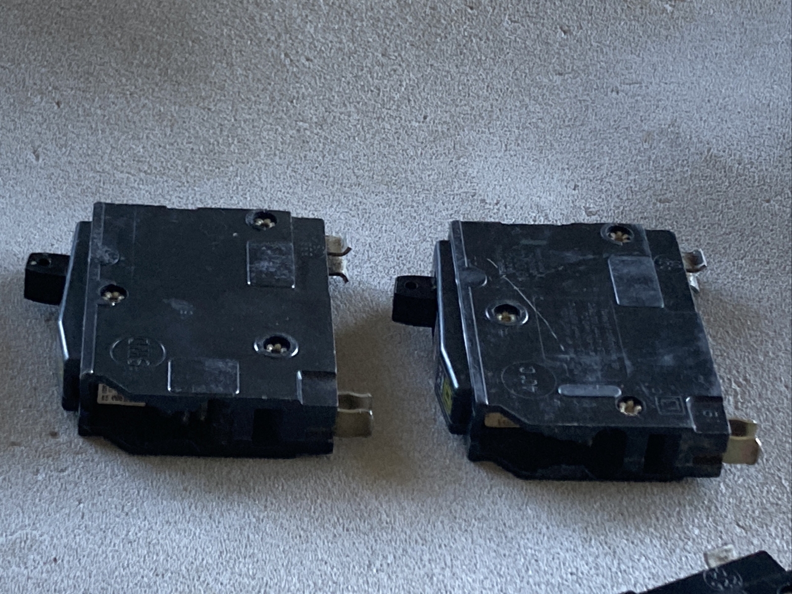 Lot of 2 Square D QO115 15A 1 Pole Circuit Breaker Trip Window Yellow “D”