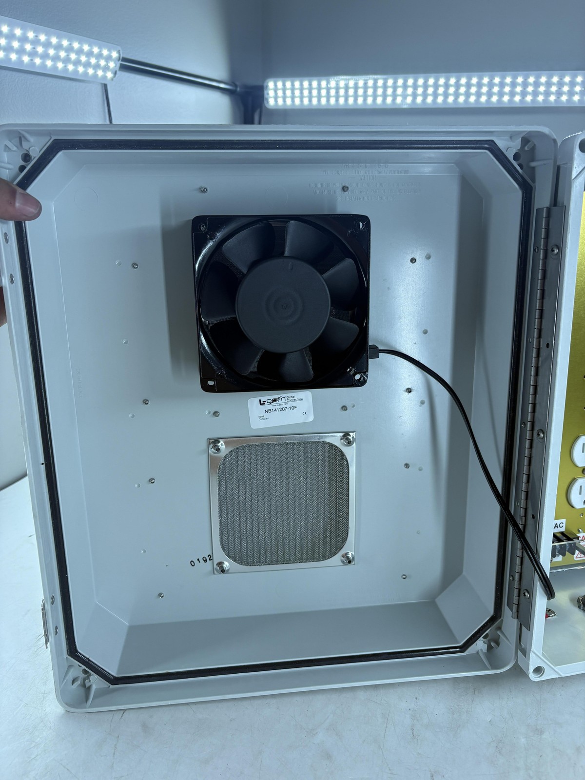 L-com NB141207-10F Outdoor Enclosure 8 Outlet 120VAC Fan Vent Gray Wall Mount