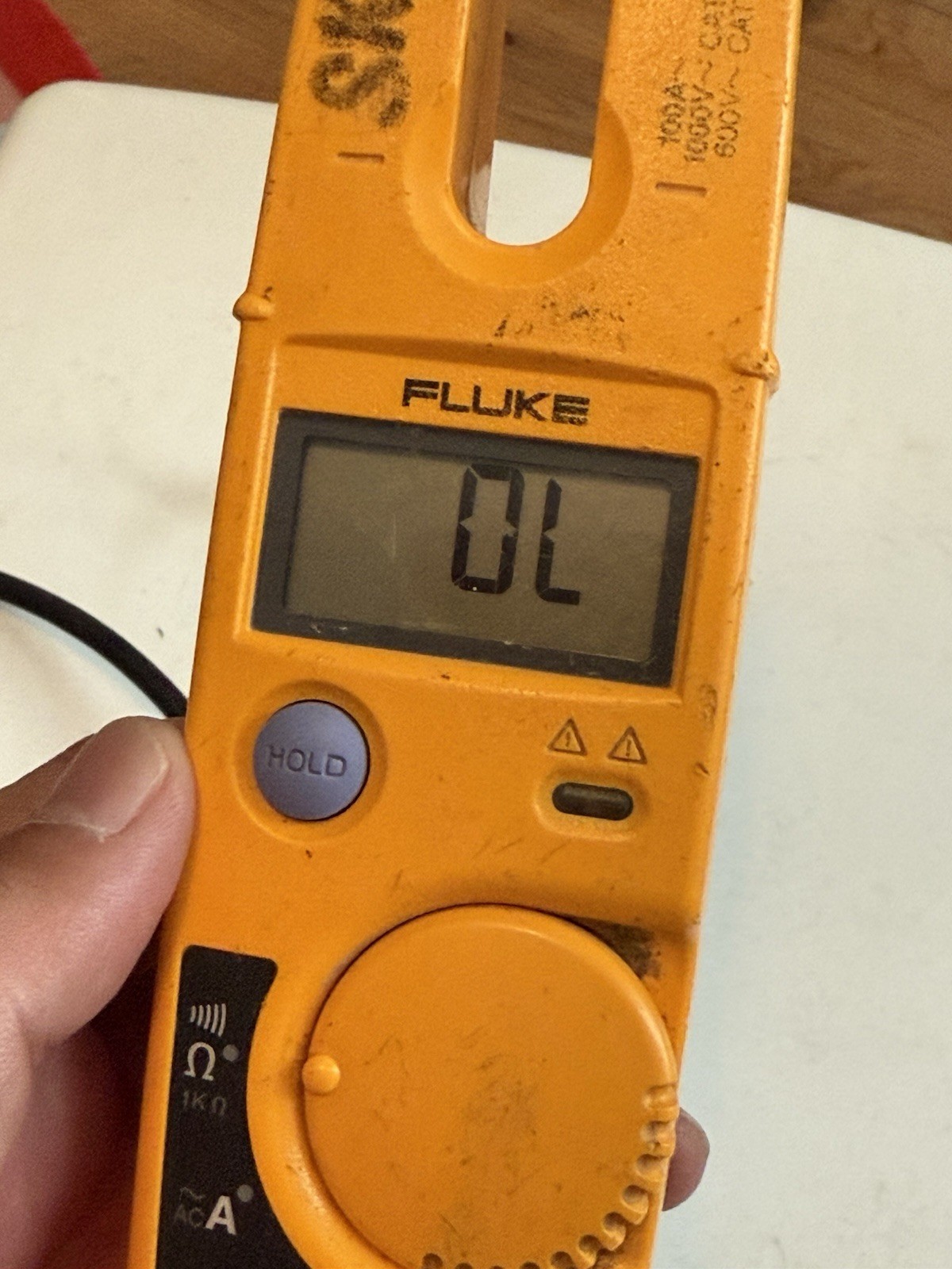 FLUKE T5-600 ELECTRICAL TESTER – VOLTS/OHMS/AMPS