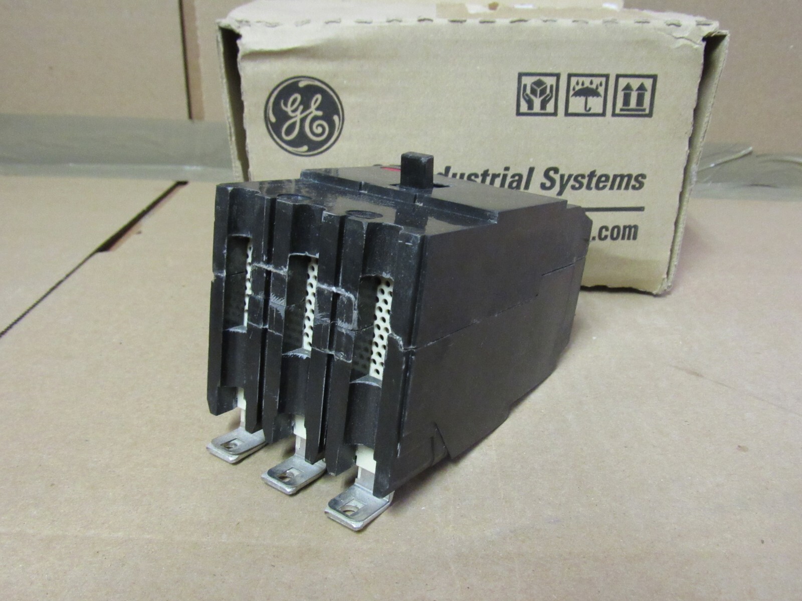 GE TEY330 30A/3P 14kA at 277/480VAC MOLDED CASE CIRCUIT BREAKER, NIB! MAKE OFFER
