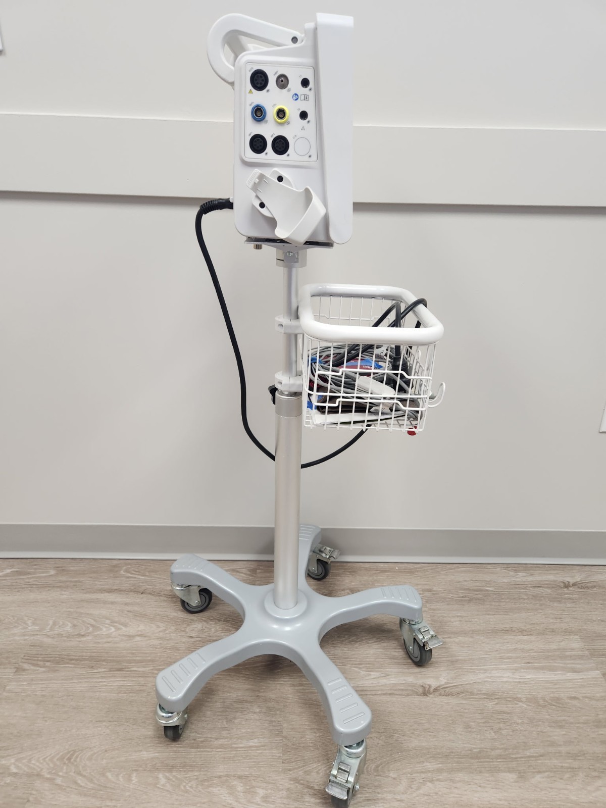 Edan Im60 Patient Monitor with hospital grade rolling stand and a basket