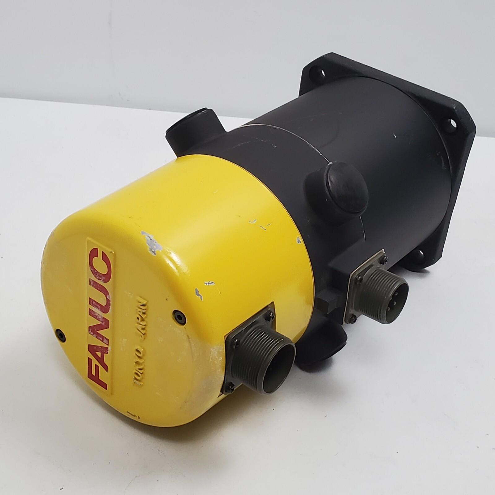 NEW Fanuc DC Servo Motor Model OM A06B-0641-B003 96V 2000 RPM 2.9Nm 7.2A