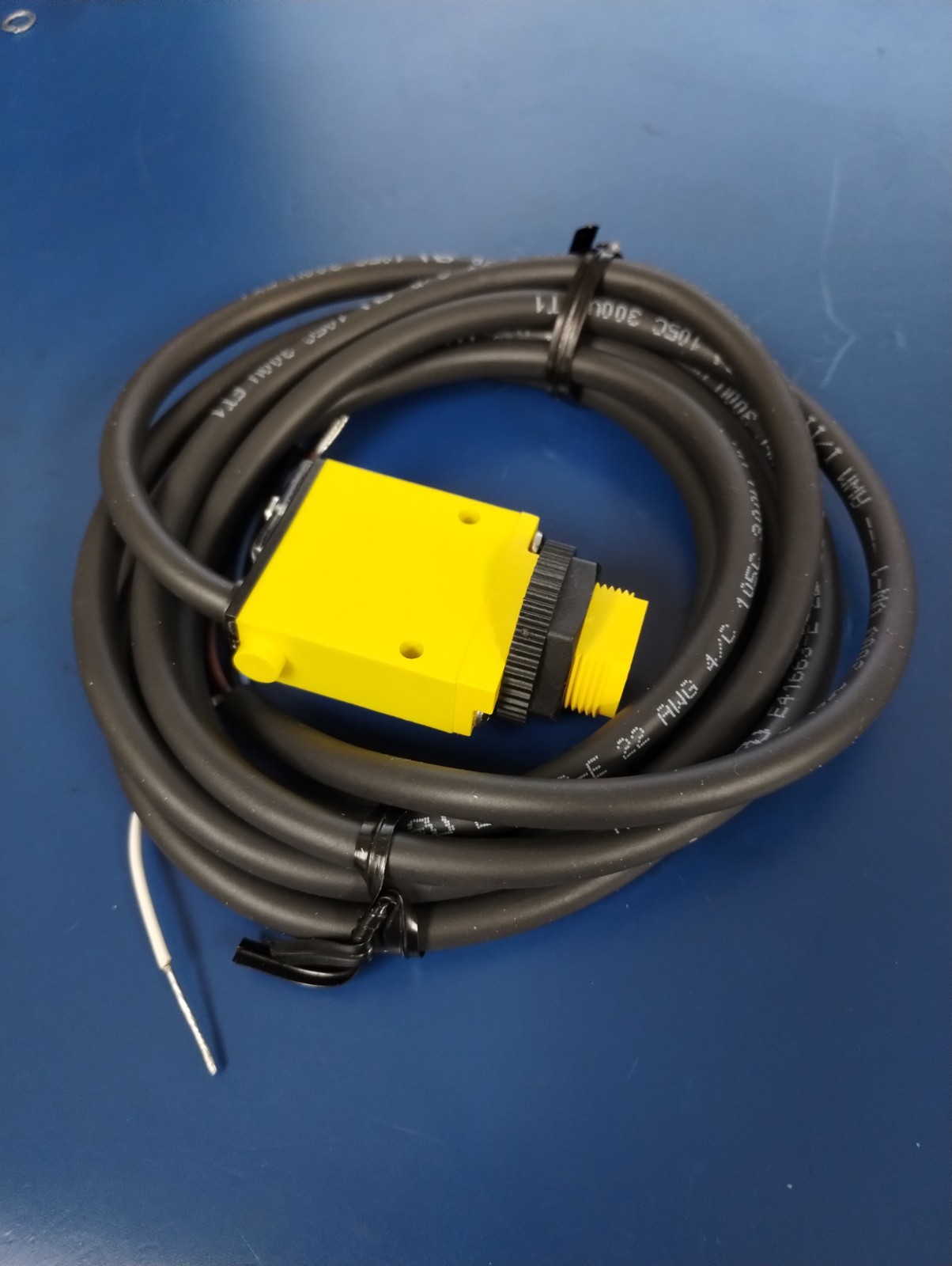 BANNER ENGINEERING SM312D Photoelectric Sensor, Diffuse, 380mm, 10-30VDC