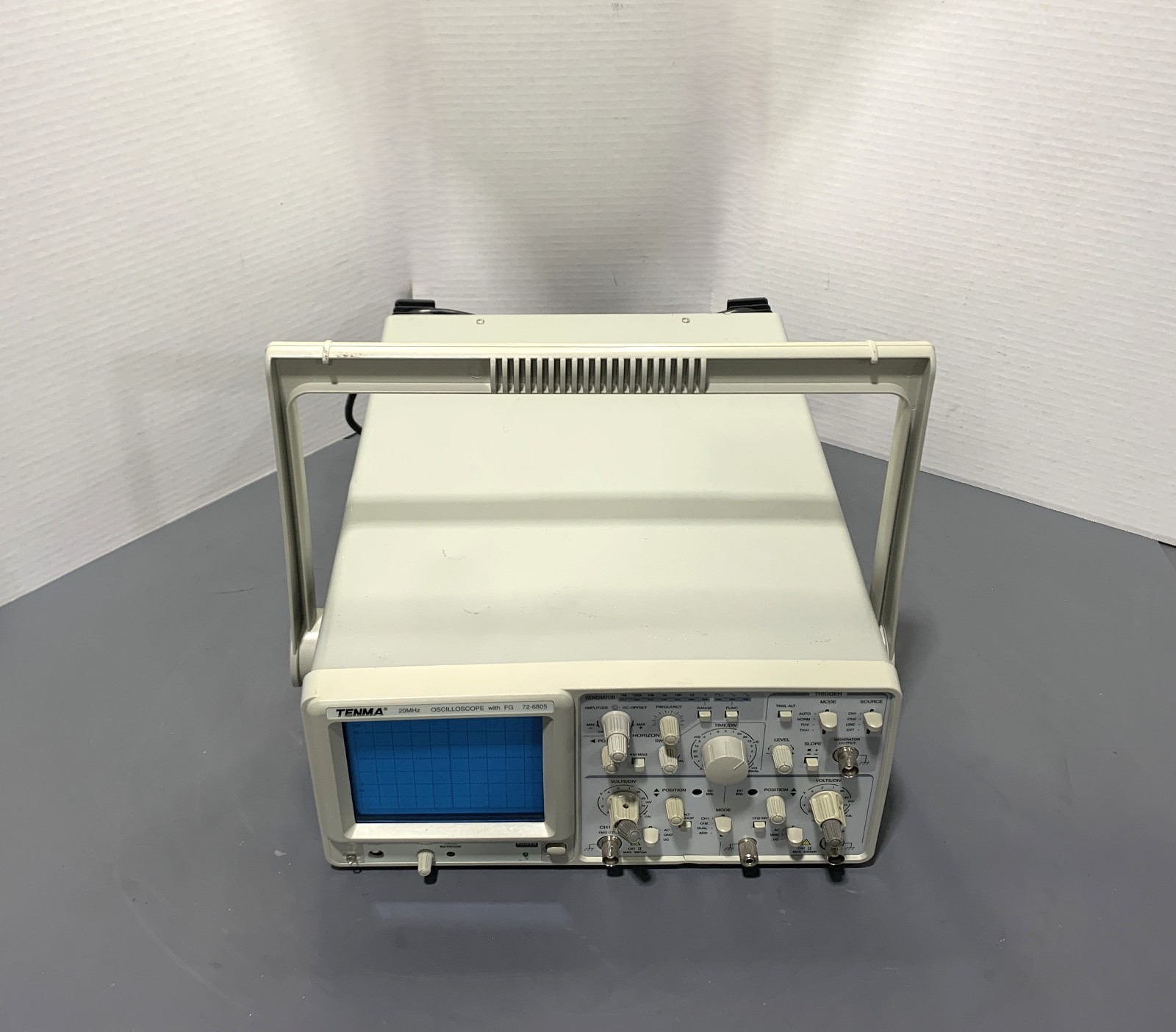 Tenma Oscilloscope 20Mhz With Built in FG MPN/72-6805, Damaged Handle, Tested