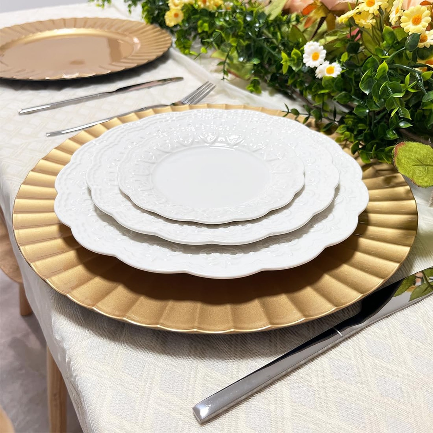13″ Gold Charger Plates, Round Plate Chargers with Waved Scalloped Rim, Plast…