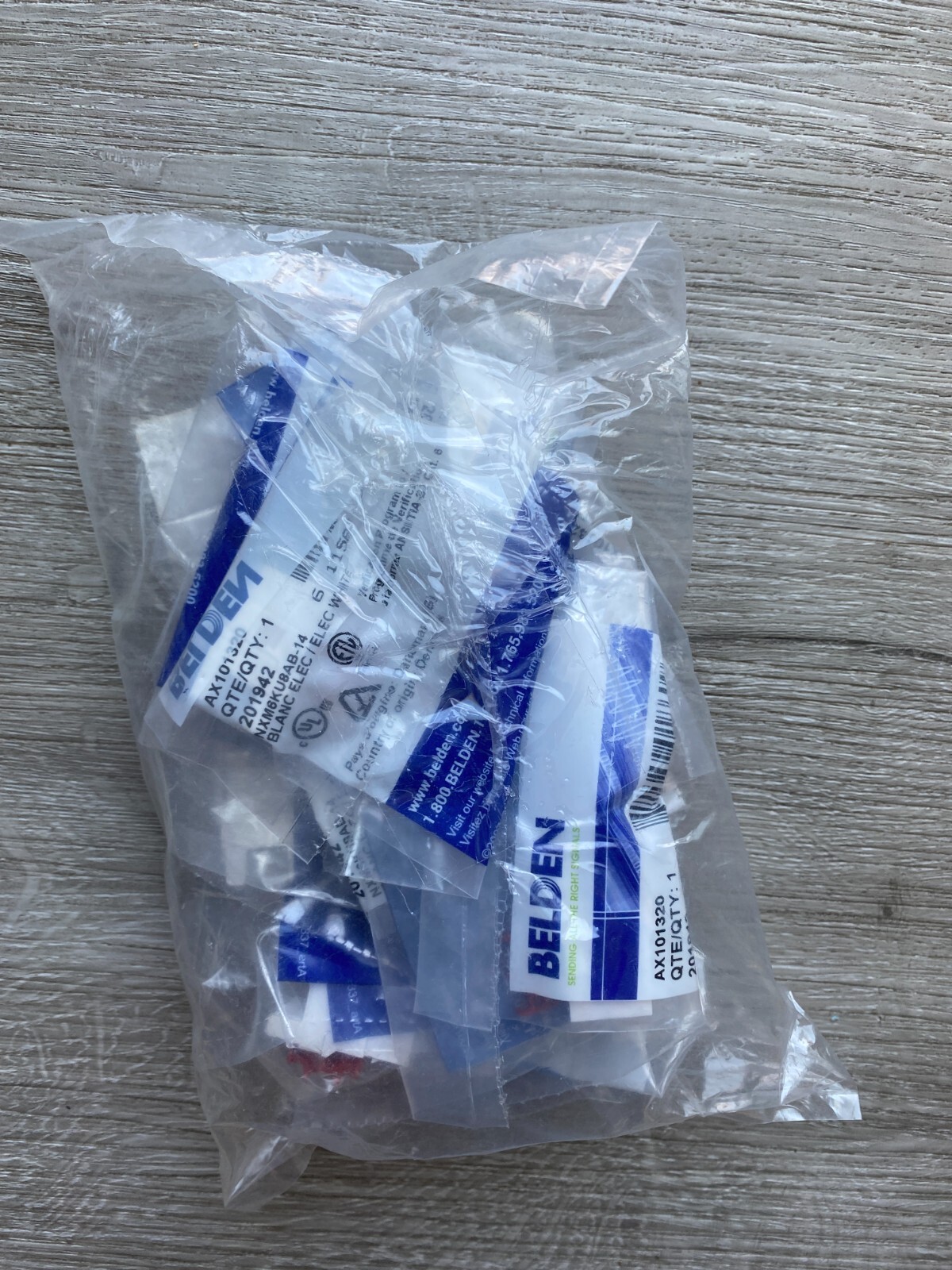 BELDEN AX101320 NXM6KU8AB-14 Blanc Elec White — bag of 10 pcs