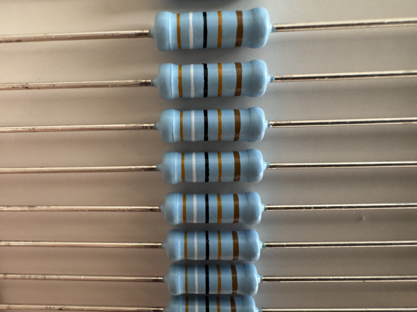 1000 PCS MBE04140C3903FC100 Vishay Metal Film Resistor 390 kΩ 1W ±1% TCR ±50ppm