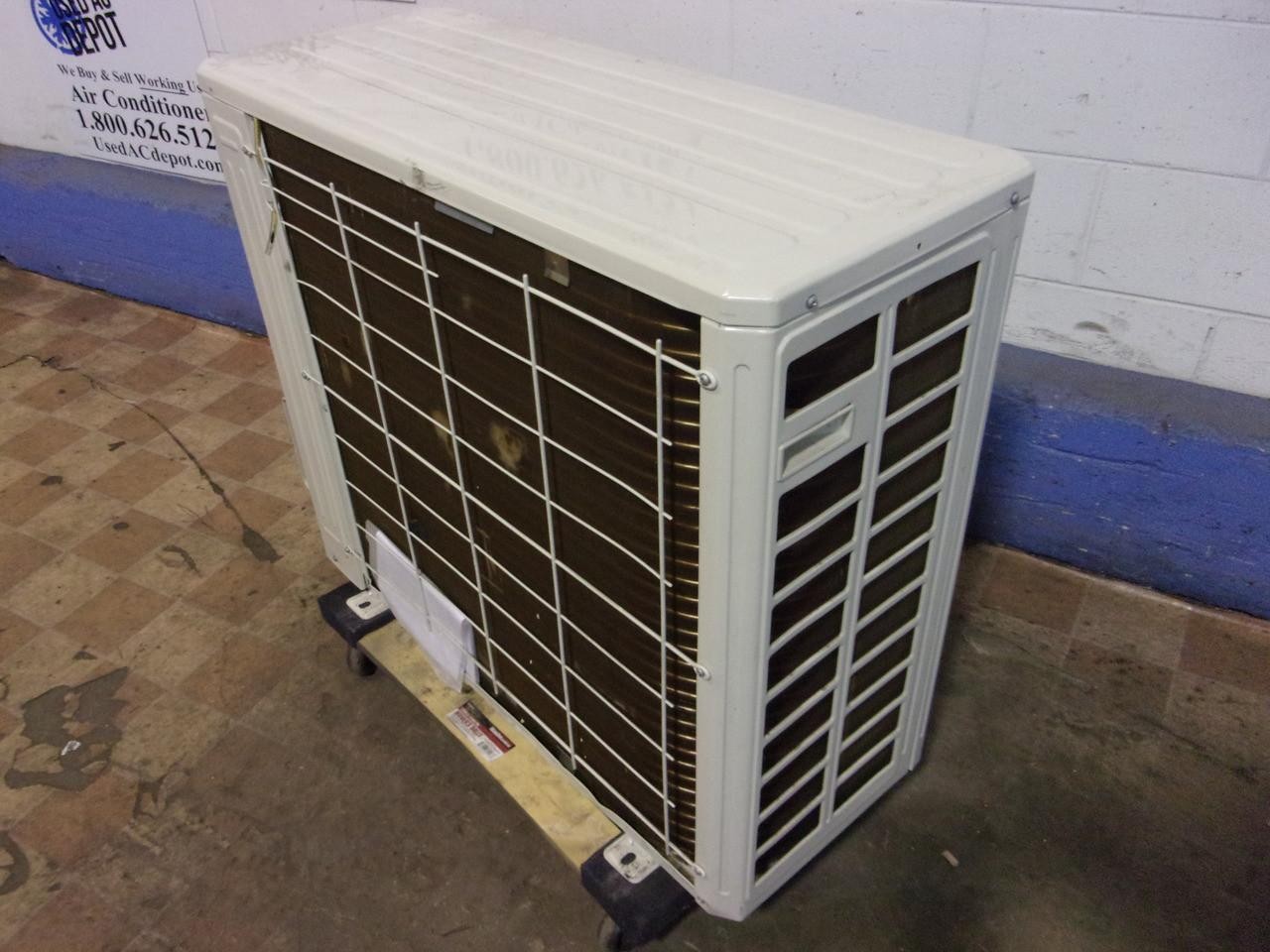 GREE Scratch & Dent Central Air Conditioner Mini Split GWH24TD-D3DNA1A/0 ACC-115