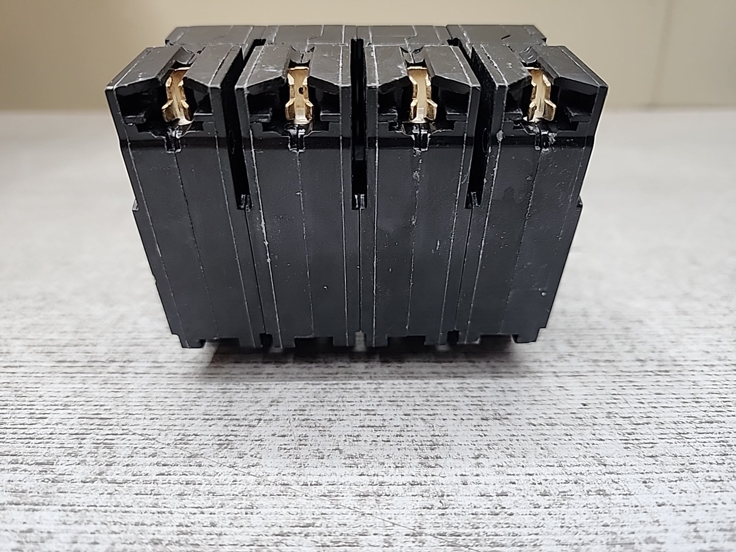 GE THQMV200WL 200 Amp 120/240 Volt 2-Pole Plug-In Mount  Main Circuit Breaker