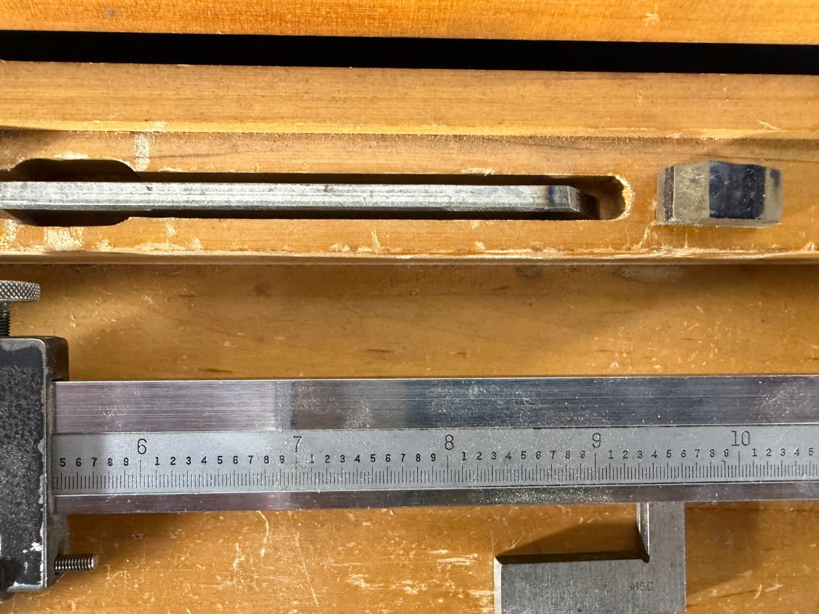 VINTAGE Brown & Sharpe 586 Vernier Height Gauge w/ 17.75″ Wooden Case FREE SHIP!