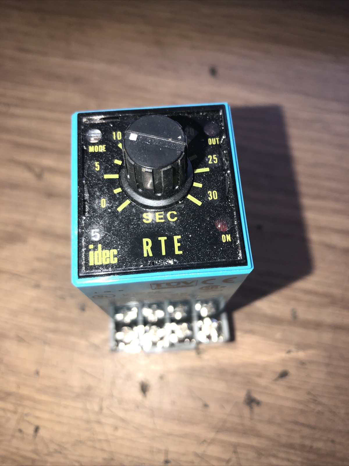 Idec Corporation RTE-P11 Electronic Timer with SR2P-06 Socket