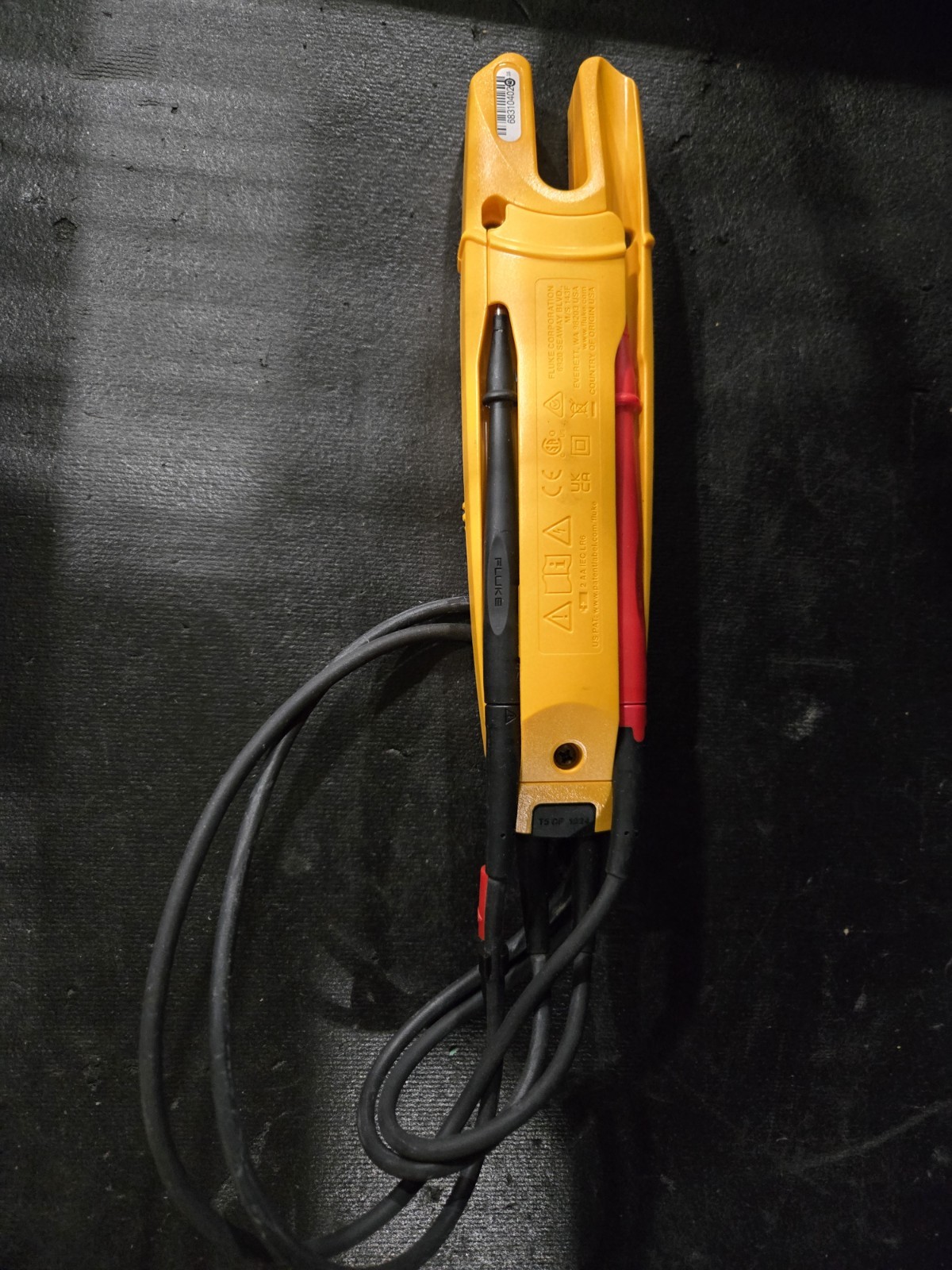 Fluke T5-600 CAT III 600V Handheld Electrical Tester Auto-Ranging Data Hold