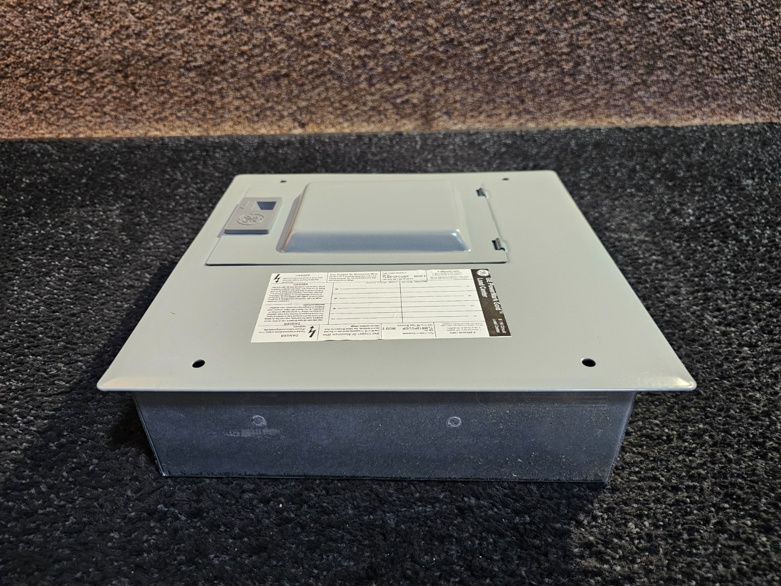 GE TLM812FCUDP 125A 8 Spaces 16 Circuits Main Lug Circuit Breaker Panel Box