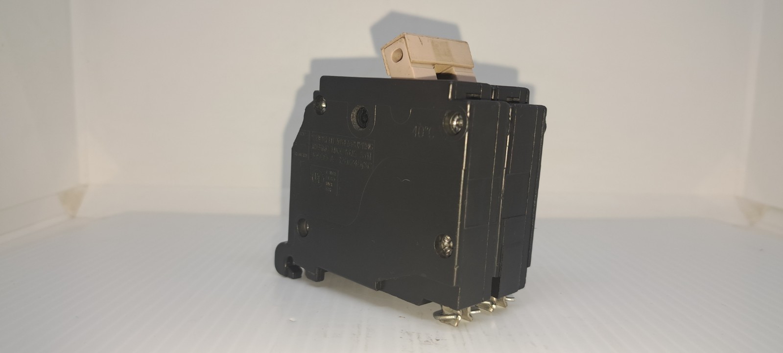 Cutler Hammer EATON CH230 2 Pole 30 Amp 120/240V Circuit Breaker Flaw