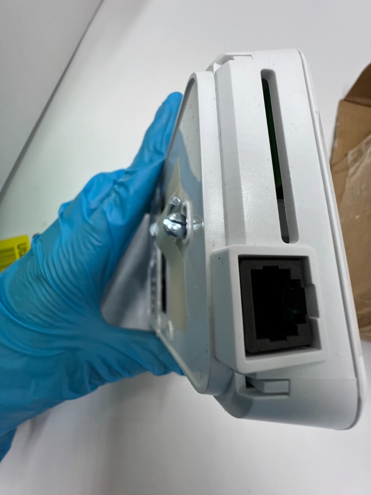 Johnson NSB8BHN041-0, Network Sensor, No Display, White, No Logo