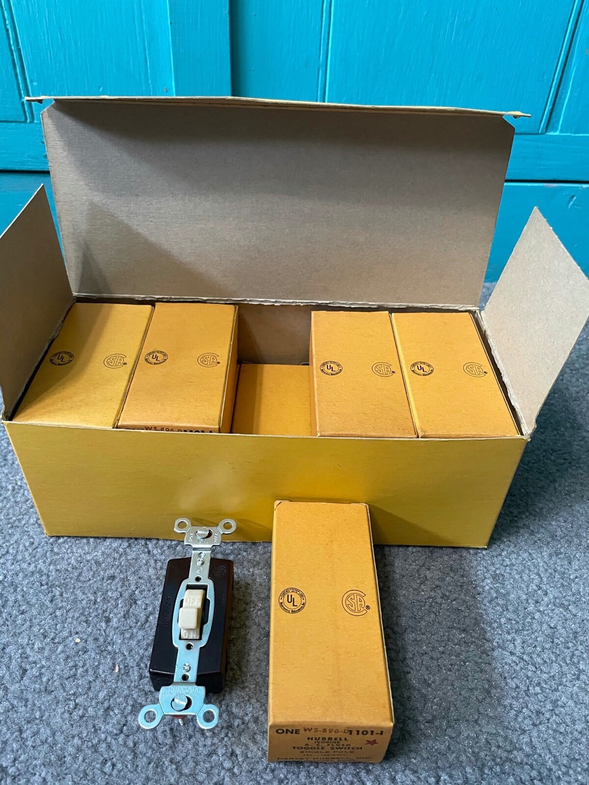 NEW 10 BOXES HARVEY HUBBELL A.C. FLUSH TOGGLE SWITCHES #1101-1 IVORINE WS-896-D