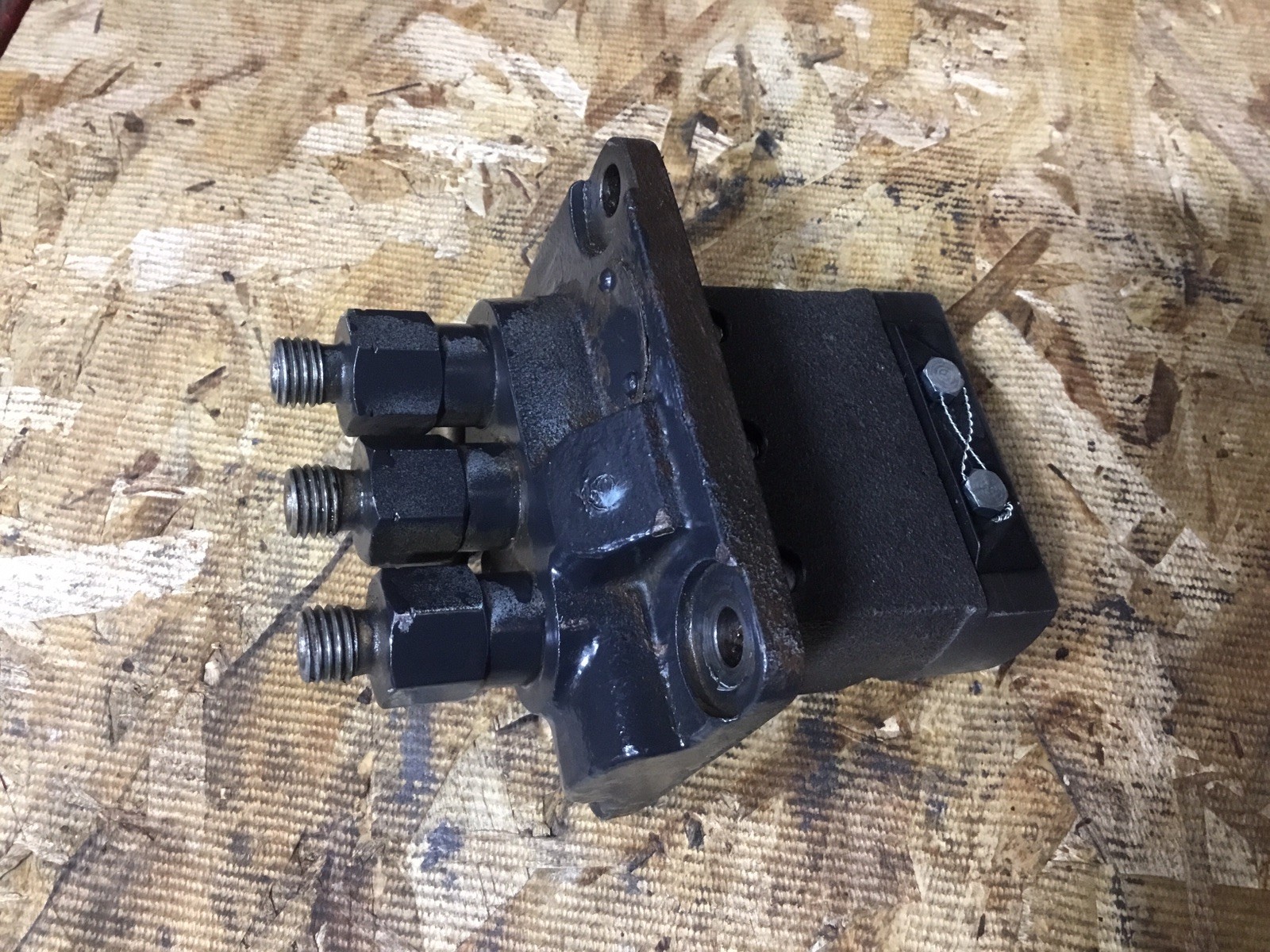 Used Daedong Fuel Injection Pump for Kioti 3C100LWS Engine 9413035237
