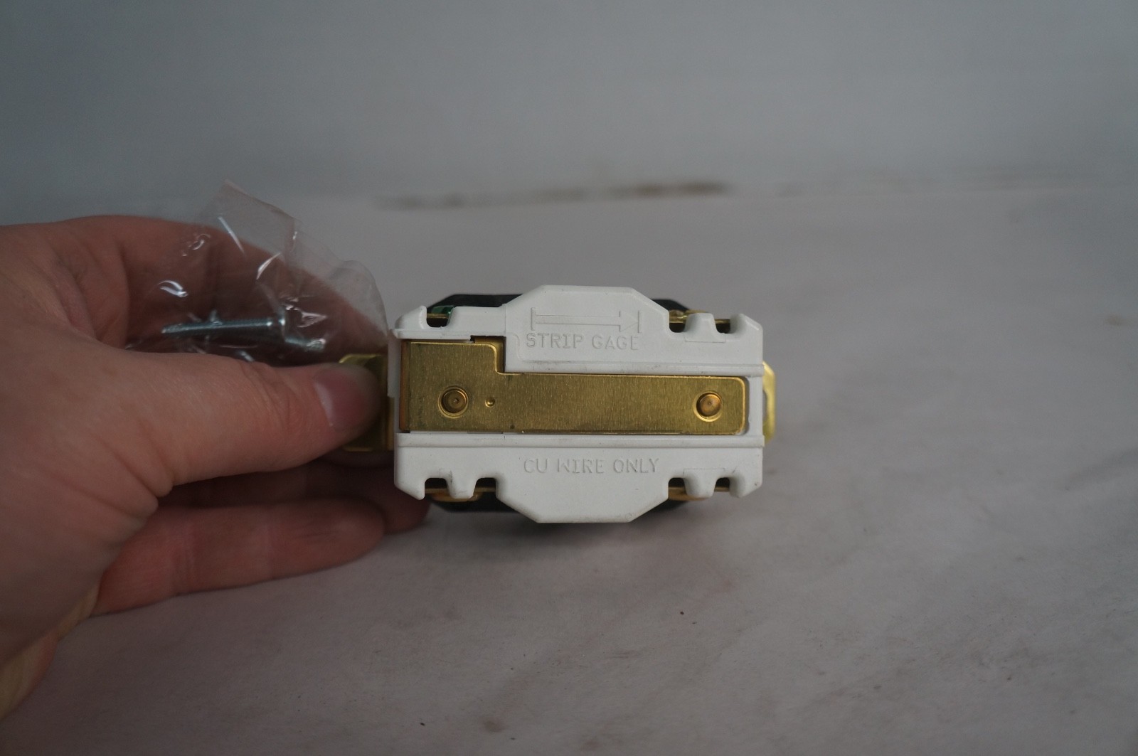 Hubbell HBL2730 Twist Lock Receptacle L16-30R 30A 480V 3P4W NOS