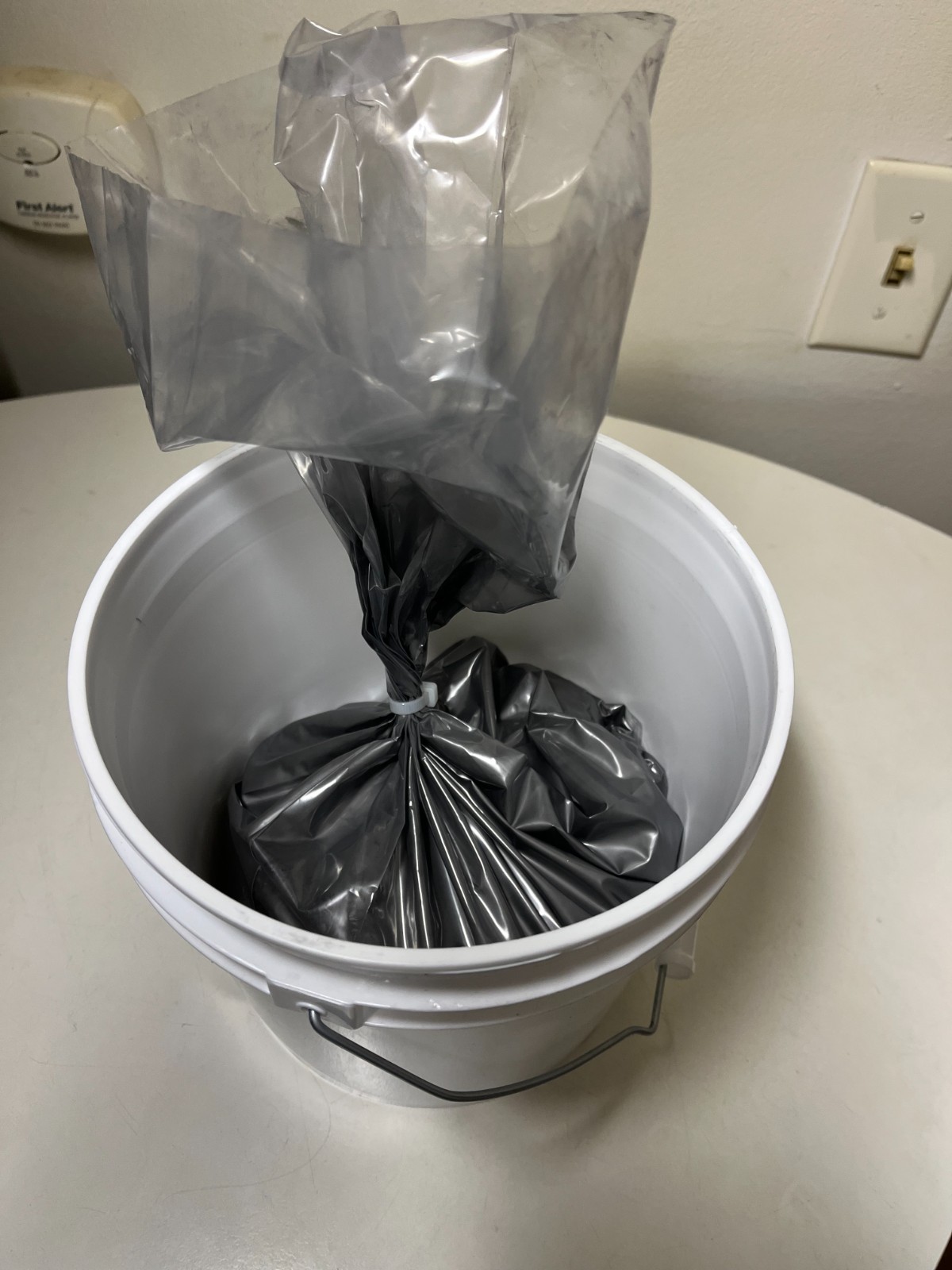 10 lb. Mfr. sealed bucket 99.9% Electrolytic Iron Powder -325 mesh Mfd. 2023