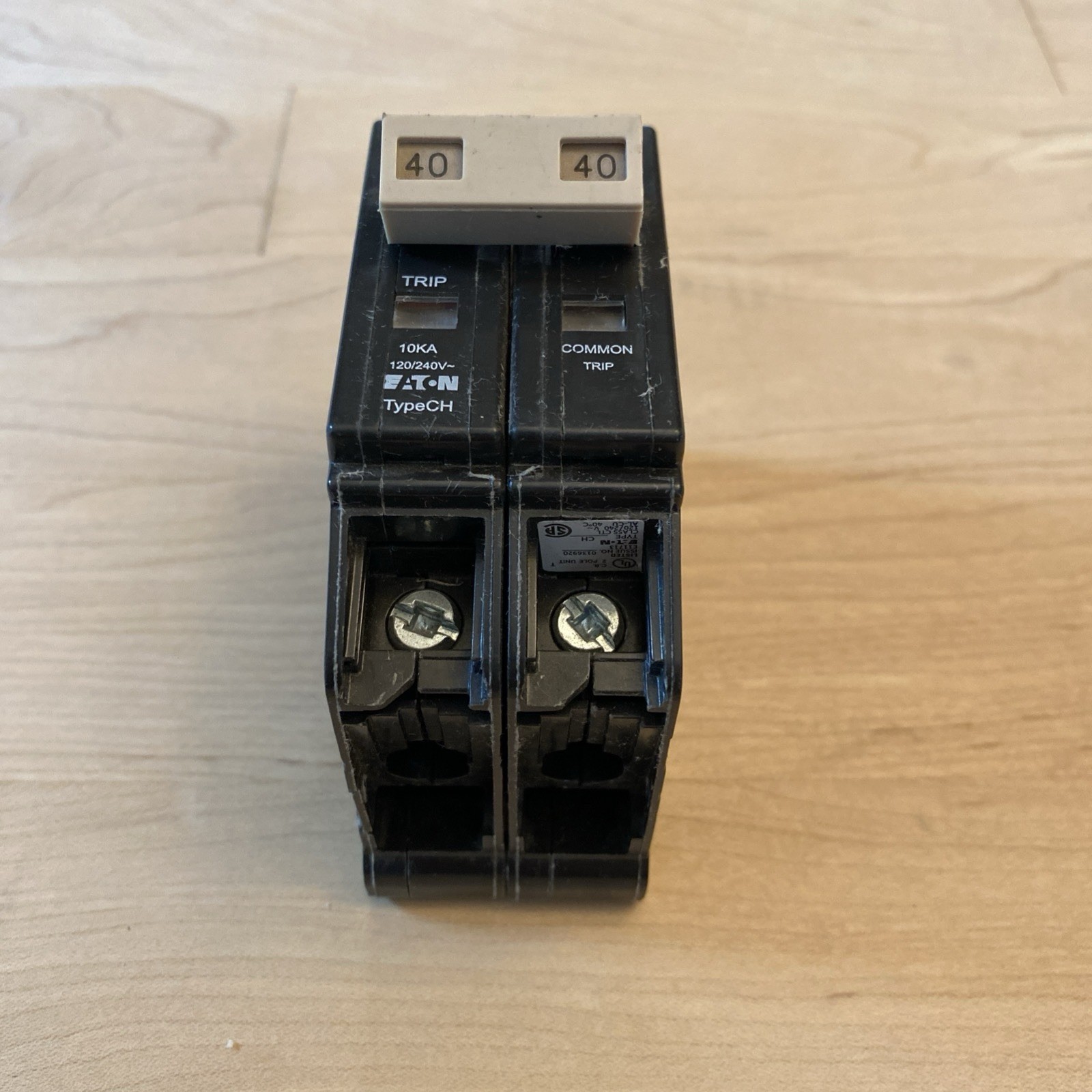 Eaton CHF240 Circuit Breaker 2 Pole 40 Amp 120/240V W/Trip Indicator New