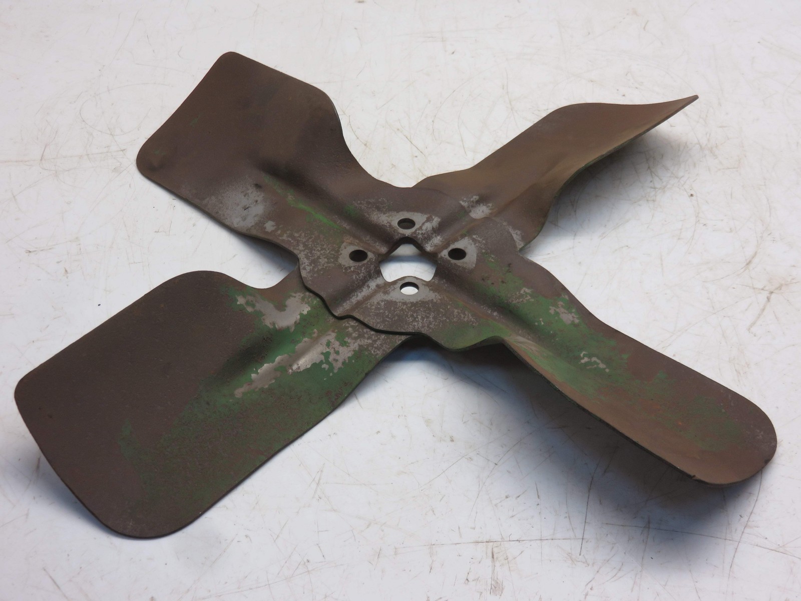 AM2840T John Deere Fan Blade For 420, 430, 435