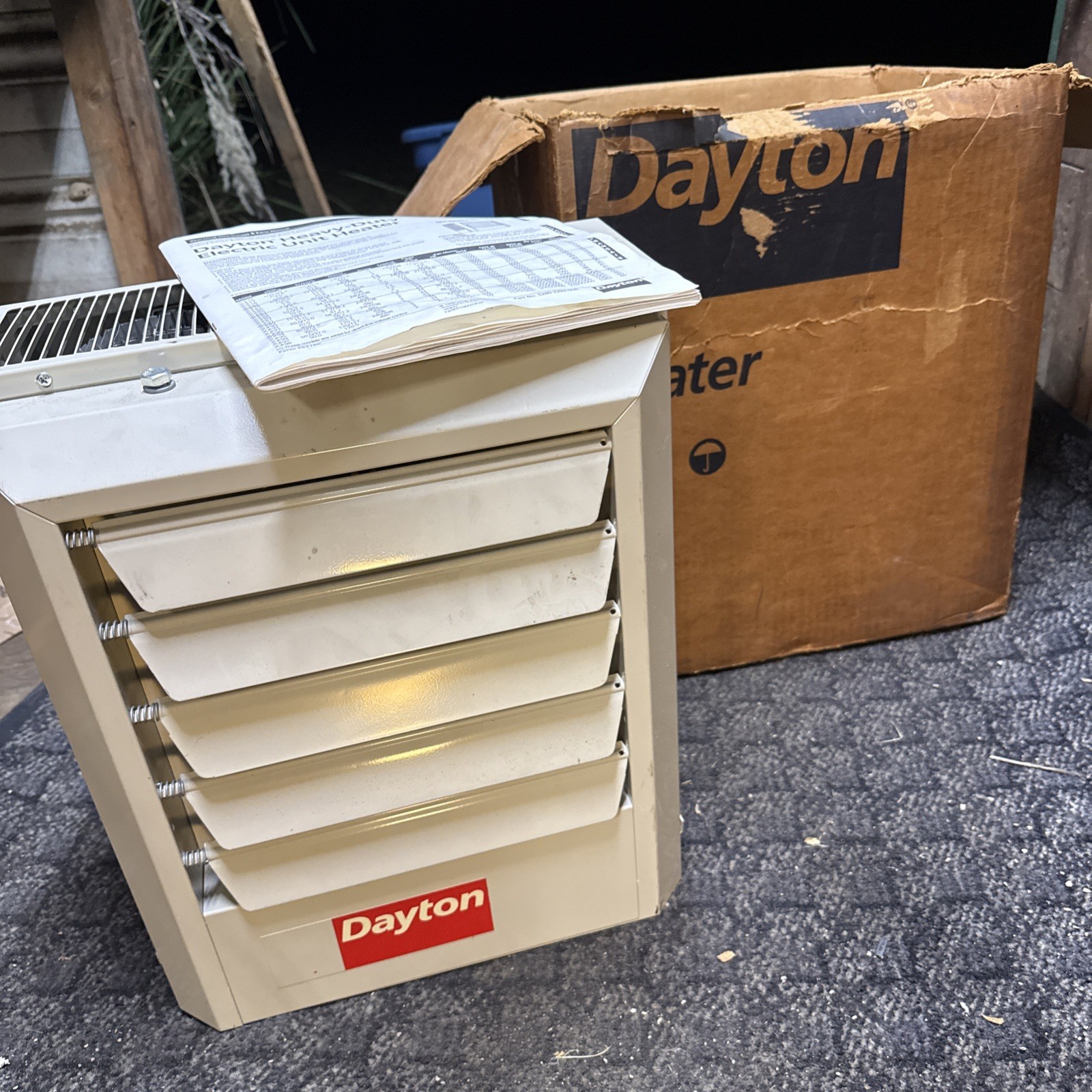 Dayton 3UG73E Electric Wall & Ceiling Unit Heater, 3 Phase, 240/208Vac, 12-1/2